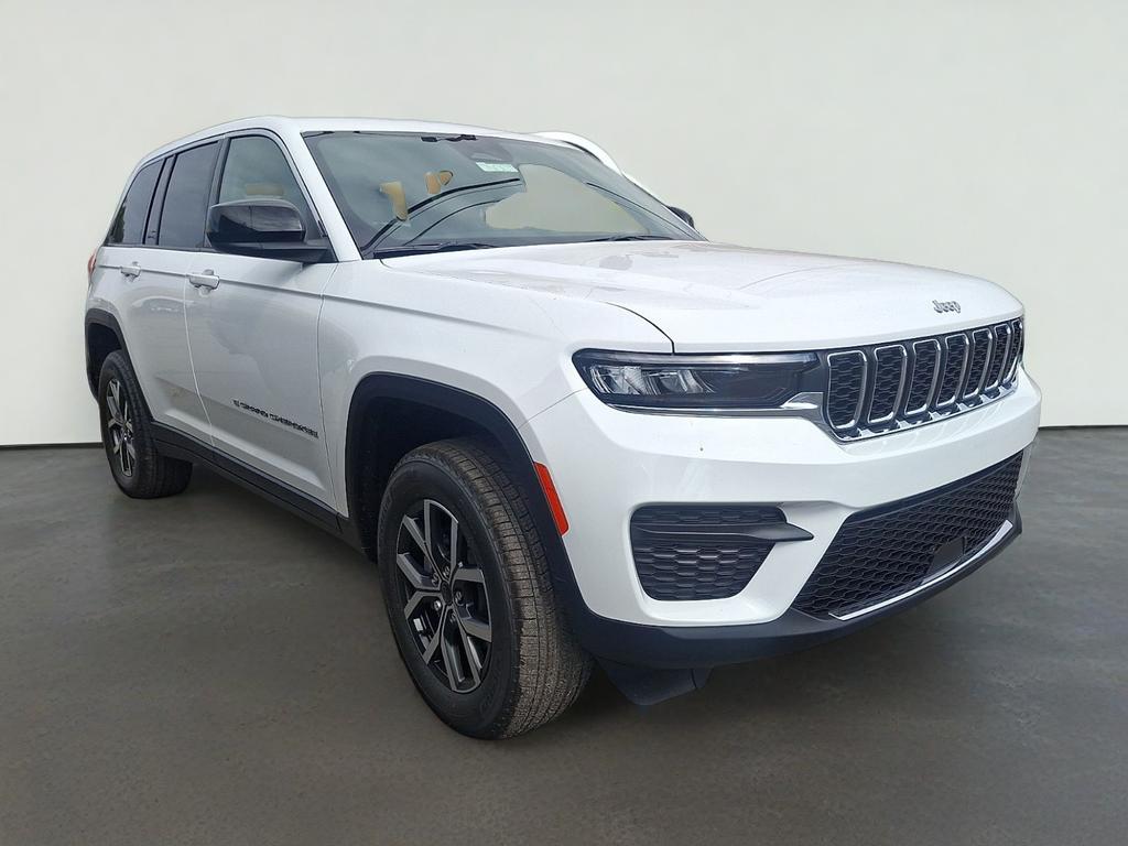2027 Jeep Grand Cherokee GRAND CHEROKEE LAREDO X 4X4