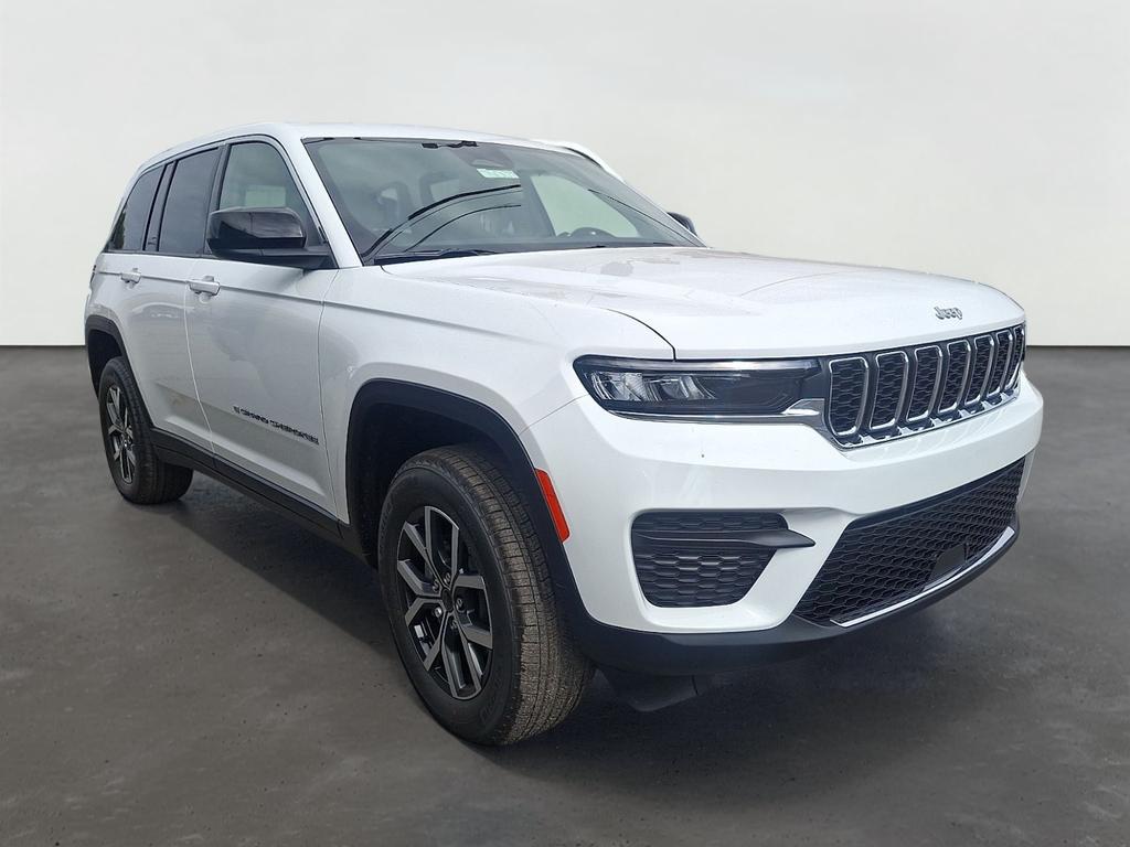 2027 Jeep Grand Cherokee GRAND CHEROKEE LAREDO X 4X4