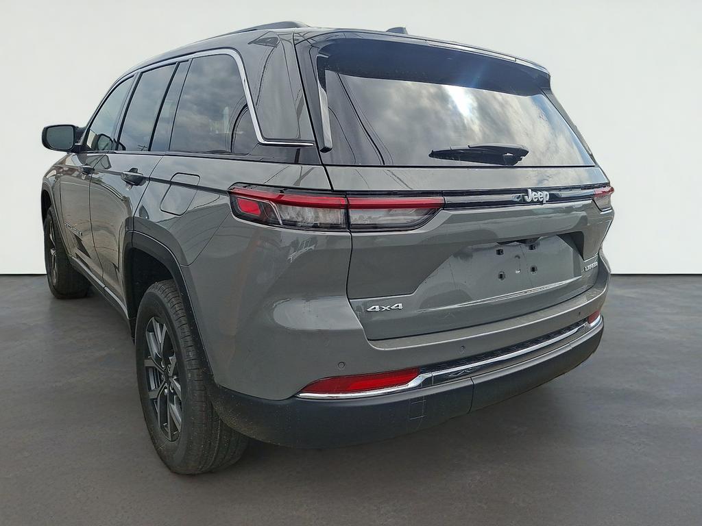 2027 Jeep Grand Cherokee GRAND CHEROKEE LAREDO X 4X4