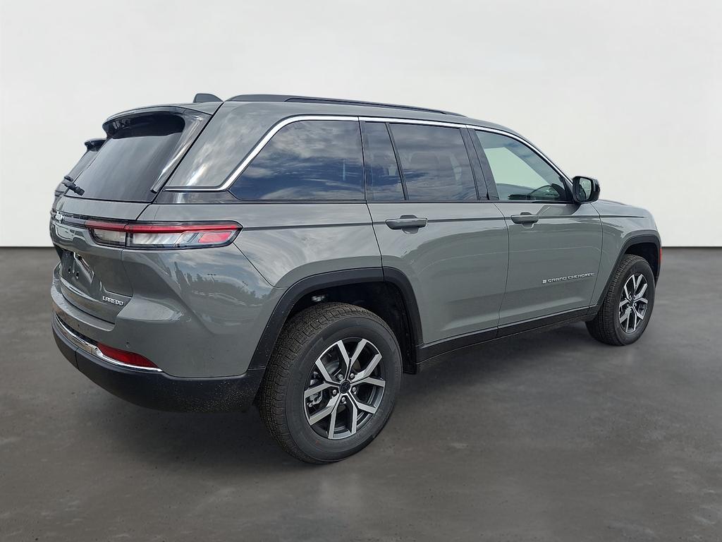 2027 Jeep Grand Cherokee GRAND CHEROKEE LAREDO X 4X4