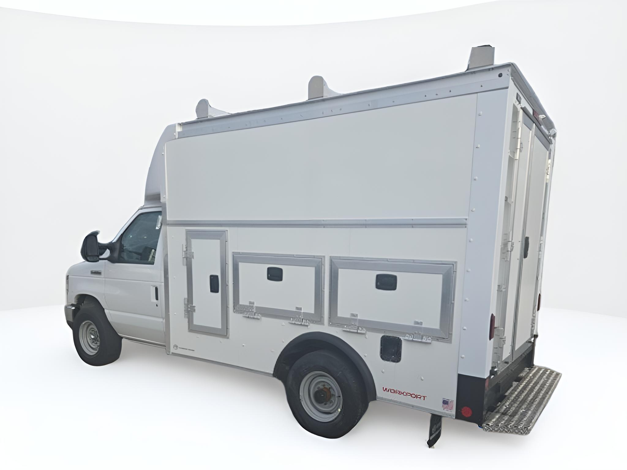 2026 Ford E-Series Cutaway E-350 SRW 138 WB