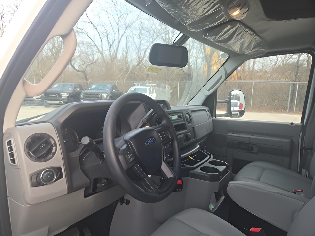 2026 Ford E-Series Cutaway E-350 SRW 138 WB