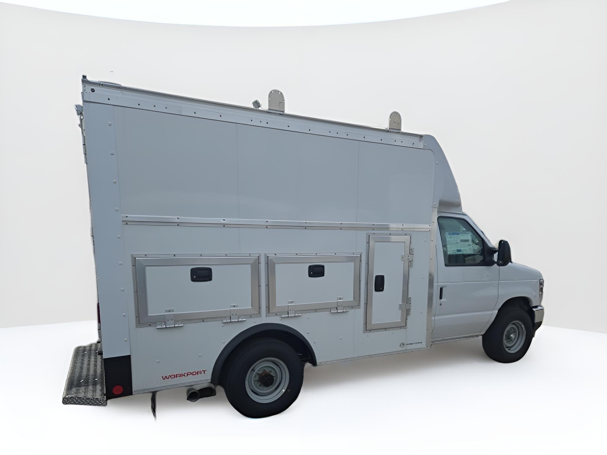 2026 Ford E-Series Cutaway E-350 SRW 138 WB