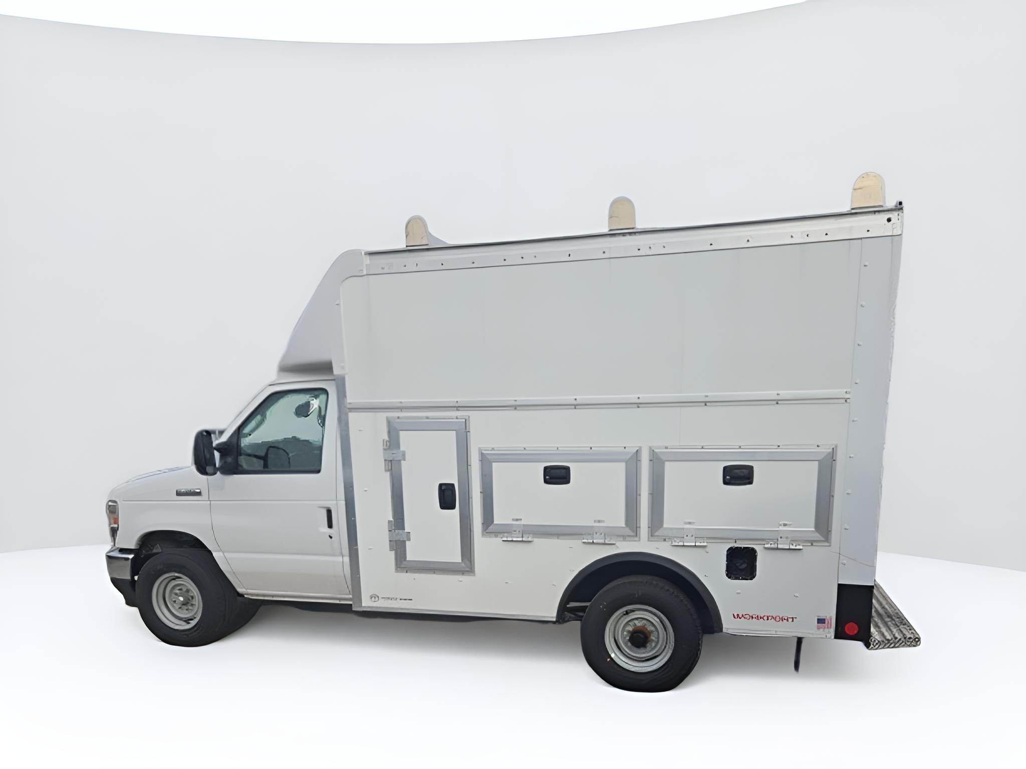 2026 Ford E-Series Cutaway E-350 SRW 138 WB