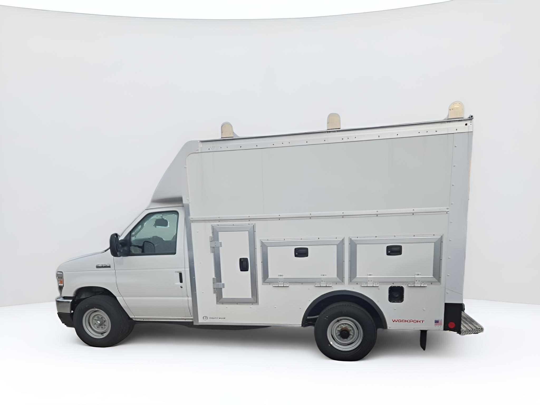 2026 Ford E-Series Cutaway E-350 SRW 138 WB