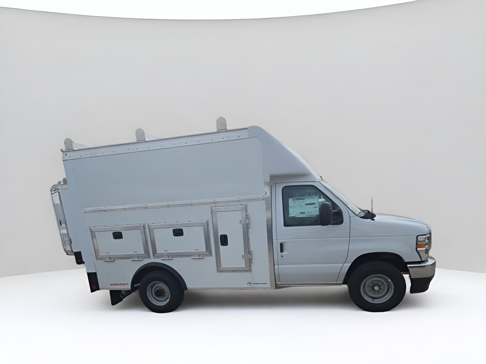 2026 Ford E-Series Cutaway E-350 SRW 138 WB