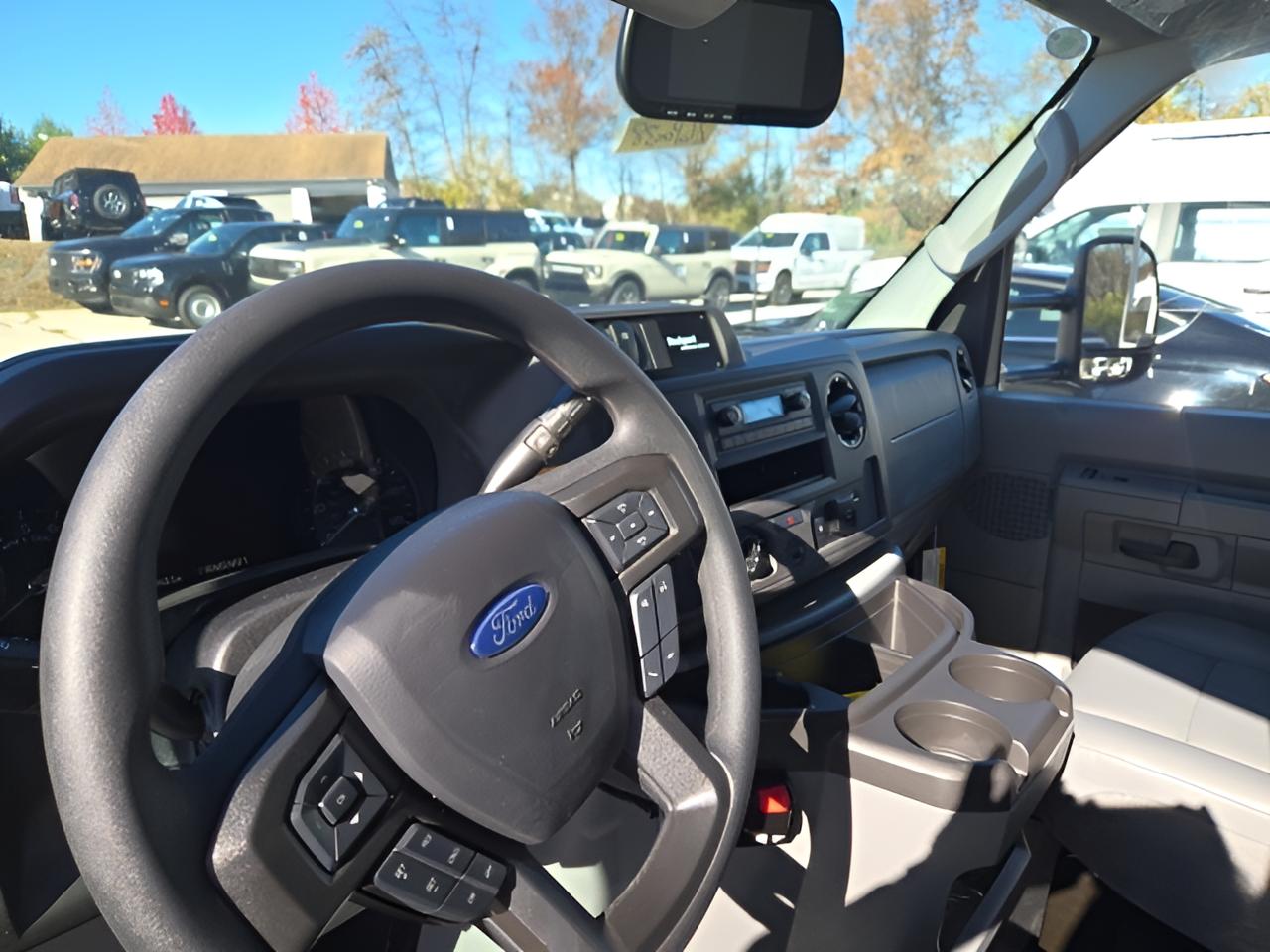 2026 Ford E-Series Cutaway E-350 SRW 158 WB