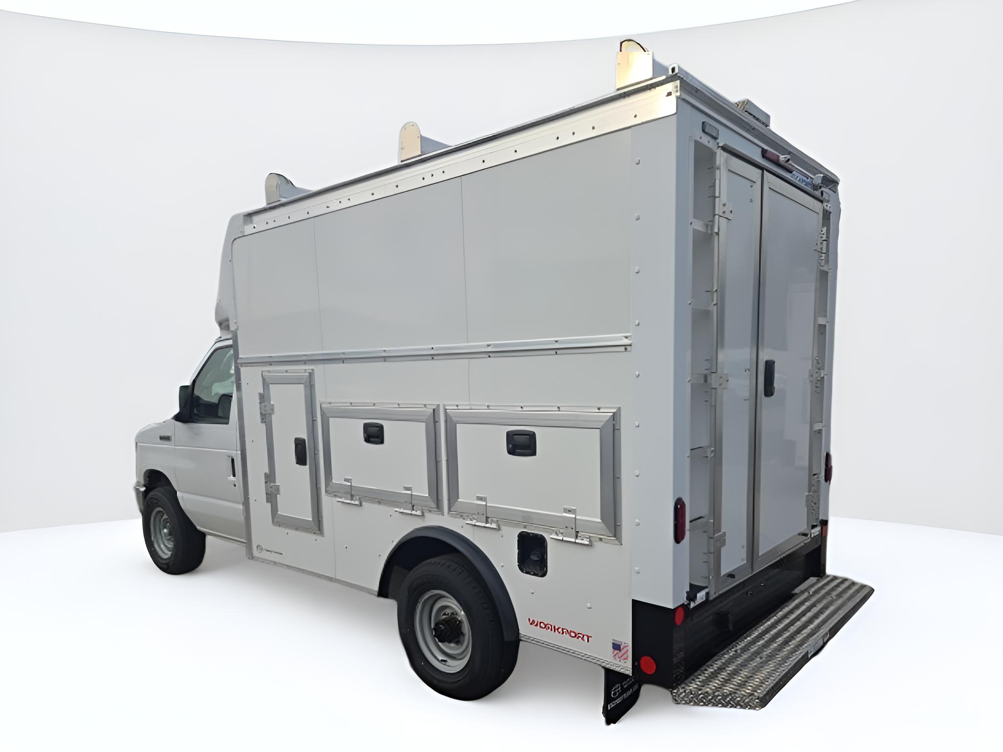 2026 Ford E-Series Cutaway E-350 SRW 138 WB