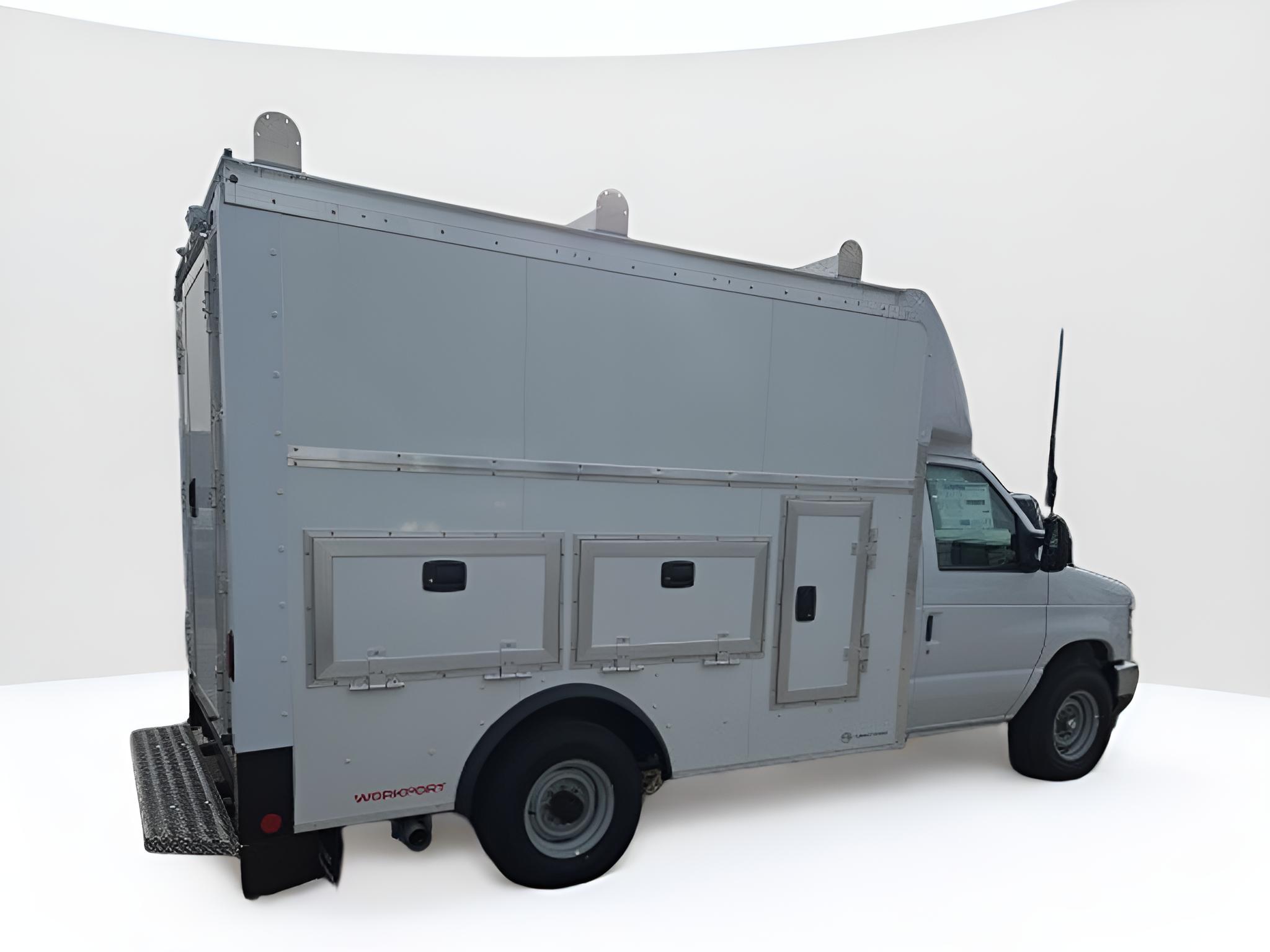 2026 Ford E-Series Cutaway E-350 SRW 138 WB