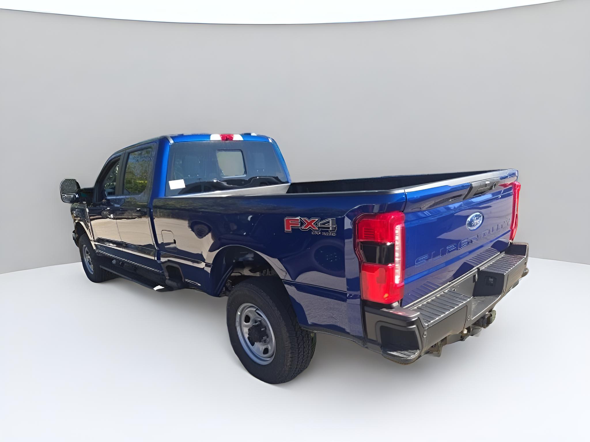 2026 Ford Super Duty F-350 SRW XL 4WD Crew Cab 6.75' Box