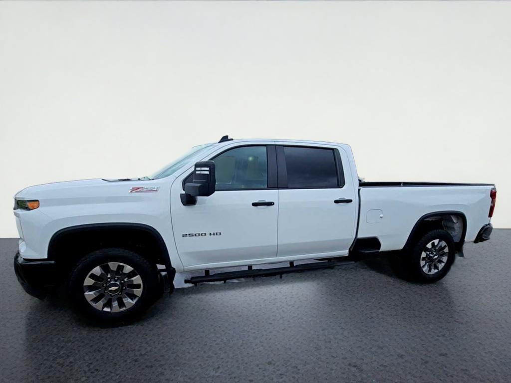 2025 Chevrolet Silverado 2500HD Custom - Photo 4