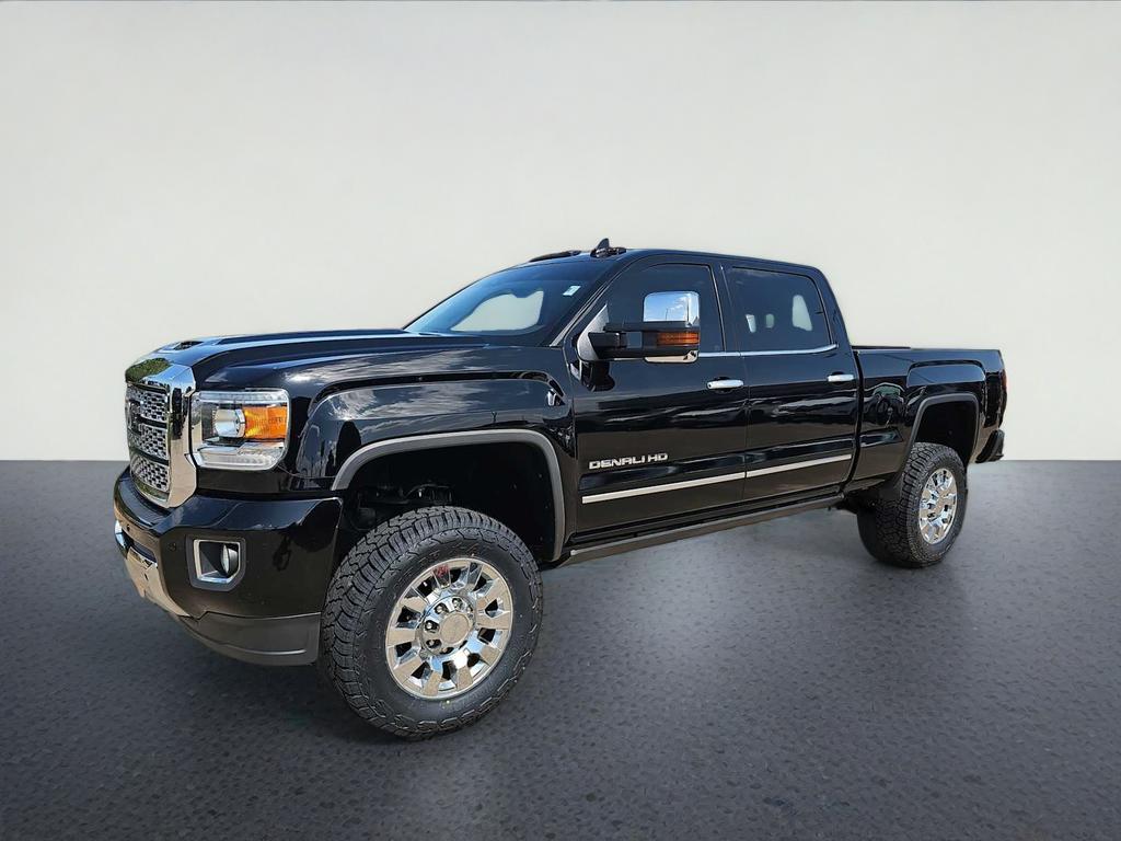 2018 GMC Sierra 4WD Crew Cab Standard Box Denali's photo