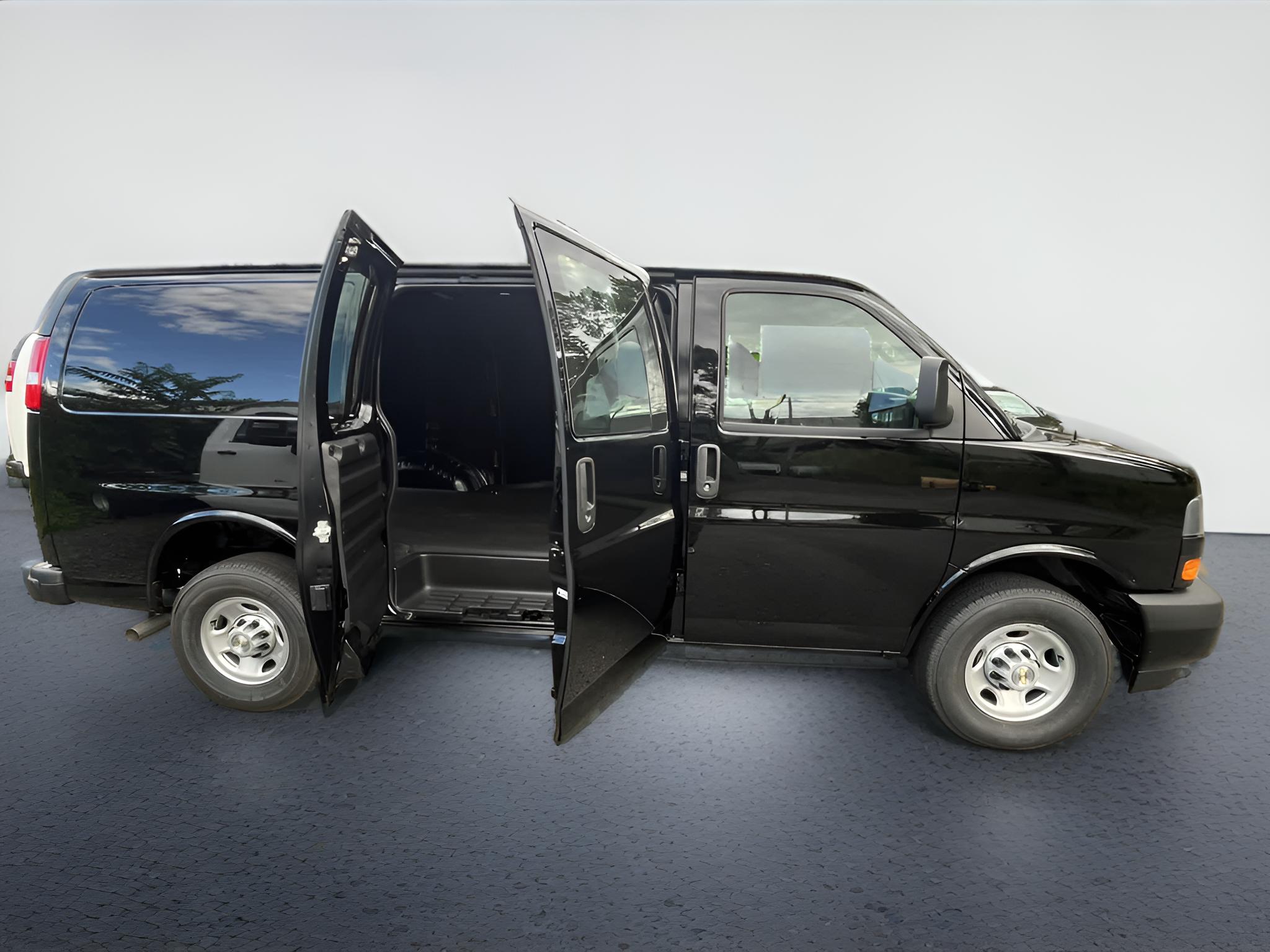 2025 Chevrolet Express Cargo WT