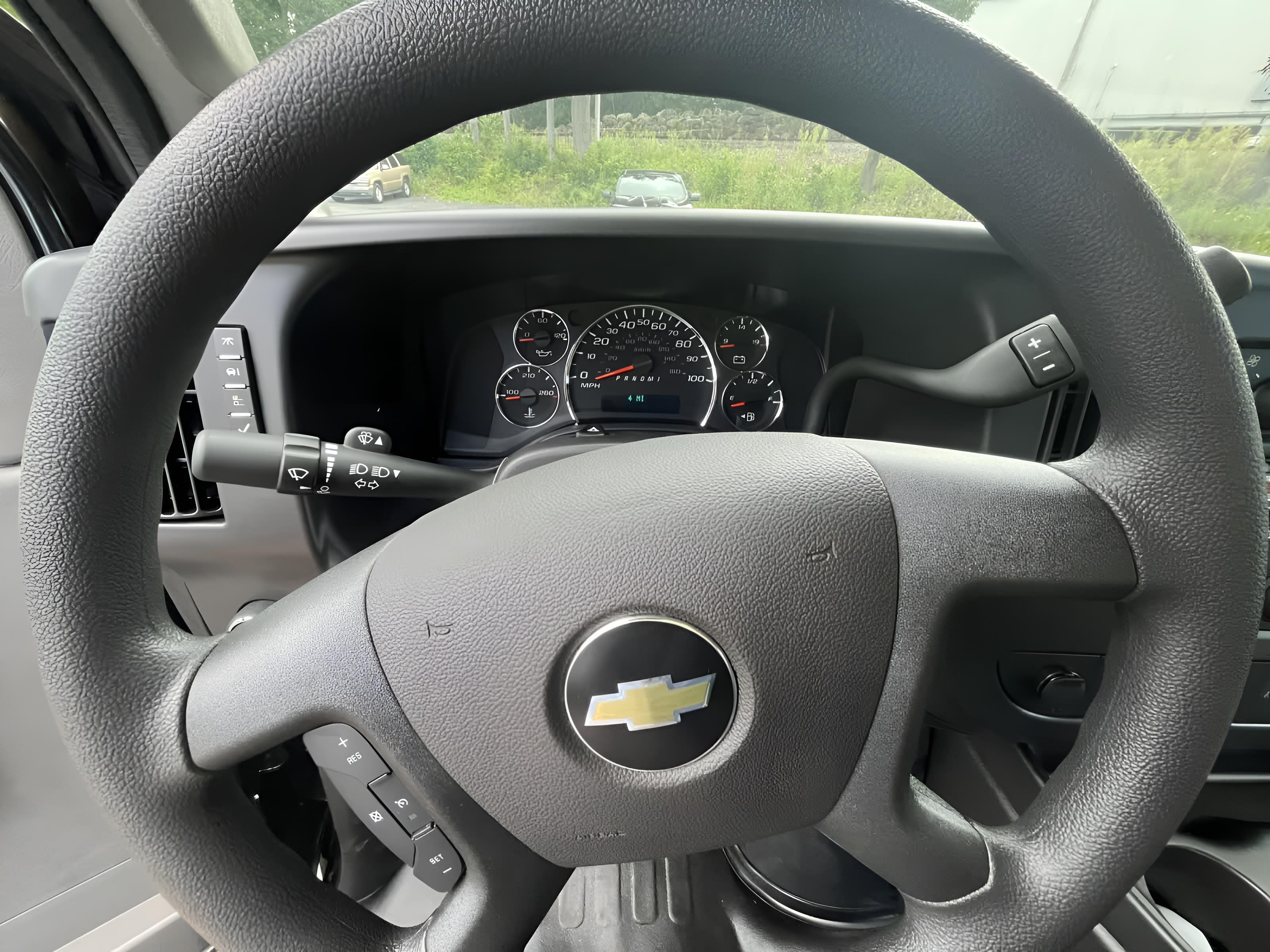 2025 Chevrolet Express Cargo WT