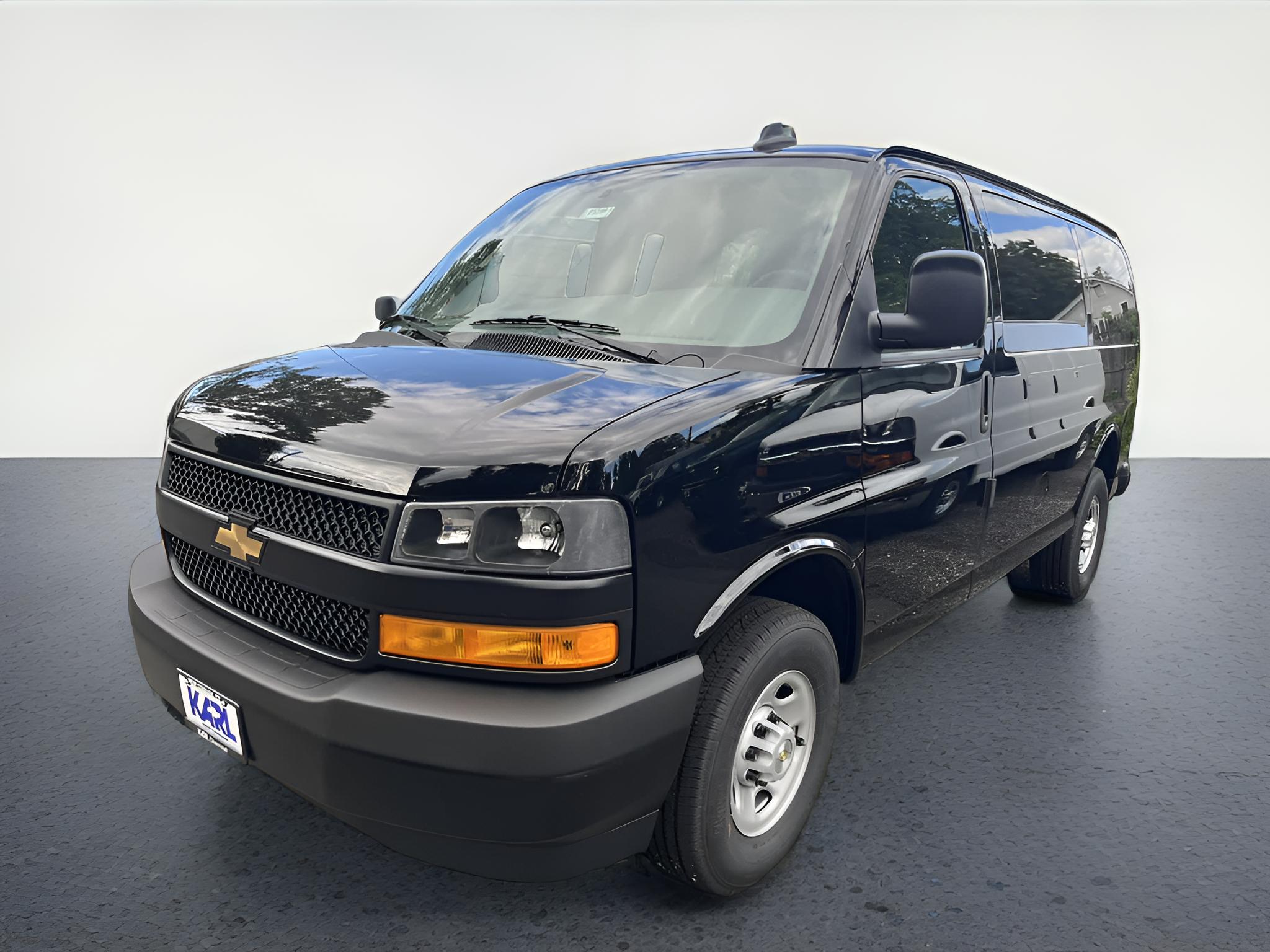 2025 Chevrolet Express Cargo WT