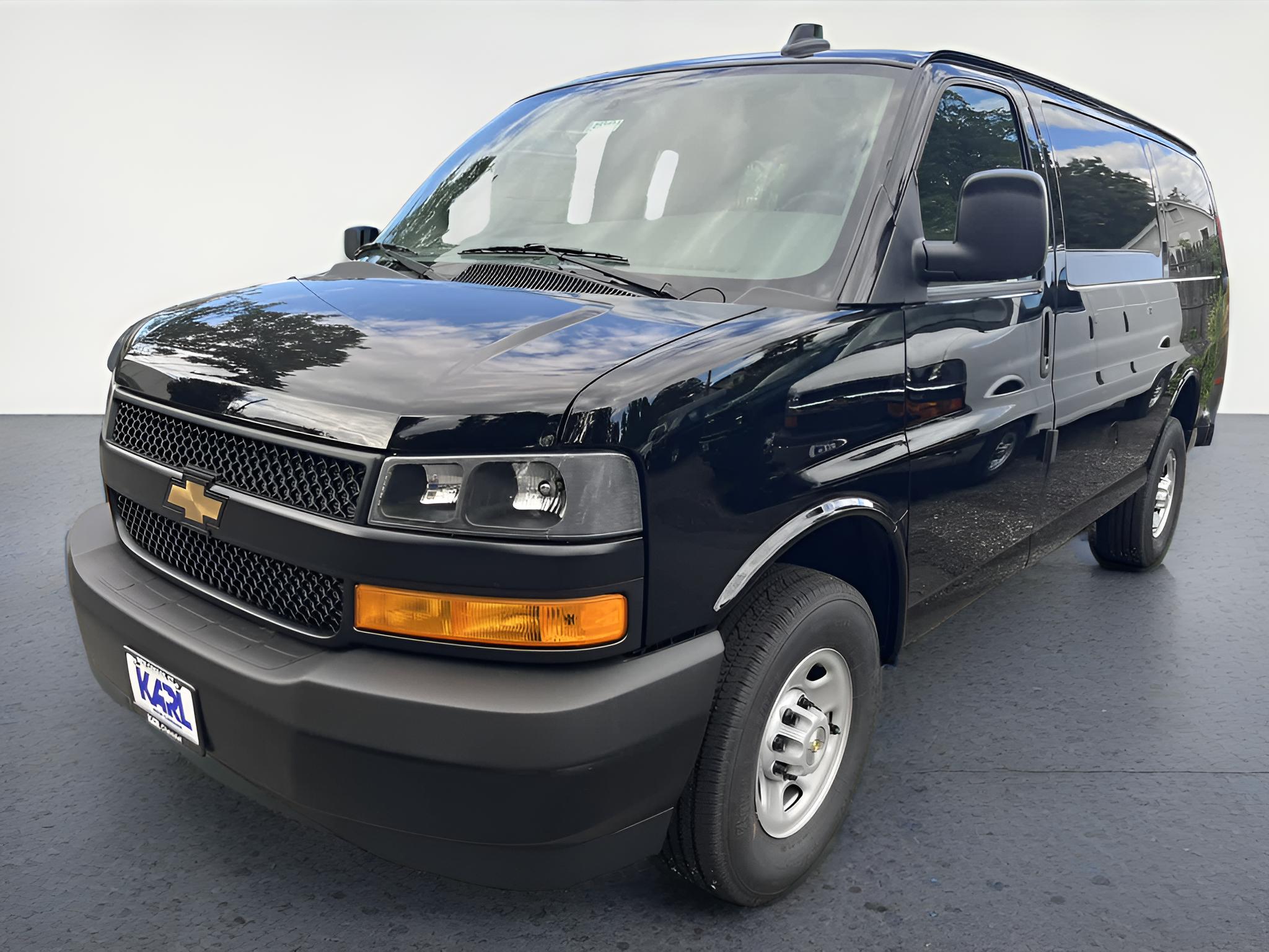 2025 Chevrolet Express Cargo WT