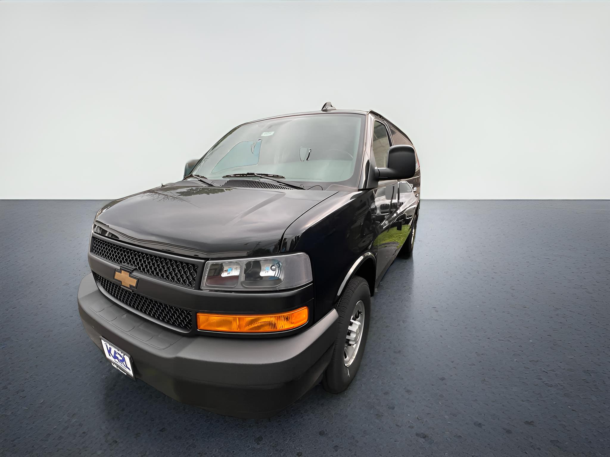 2025 Chevrolet Express Cargo WT
