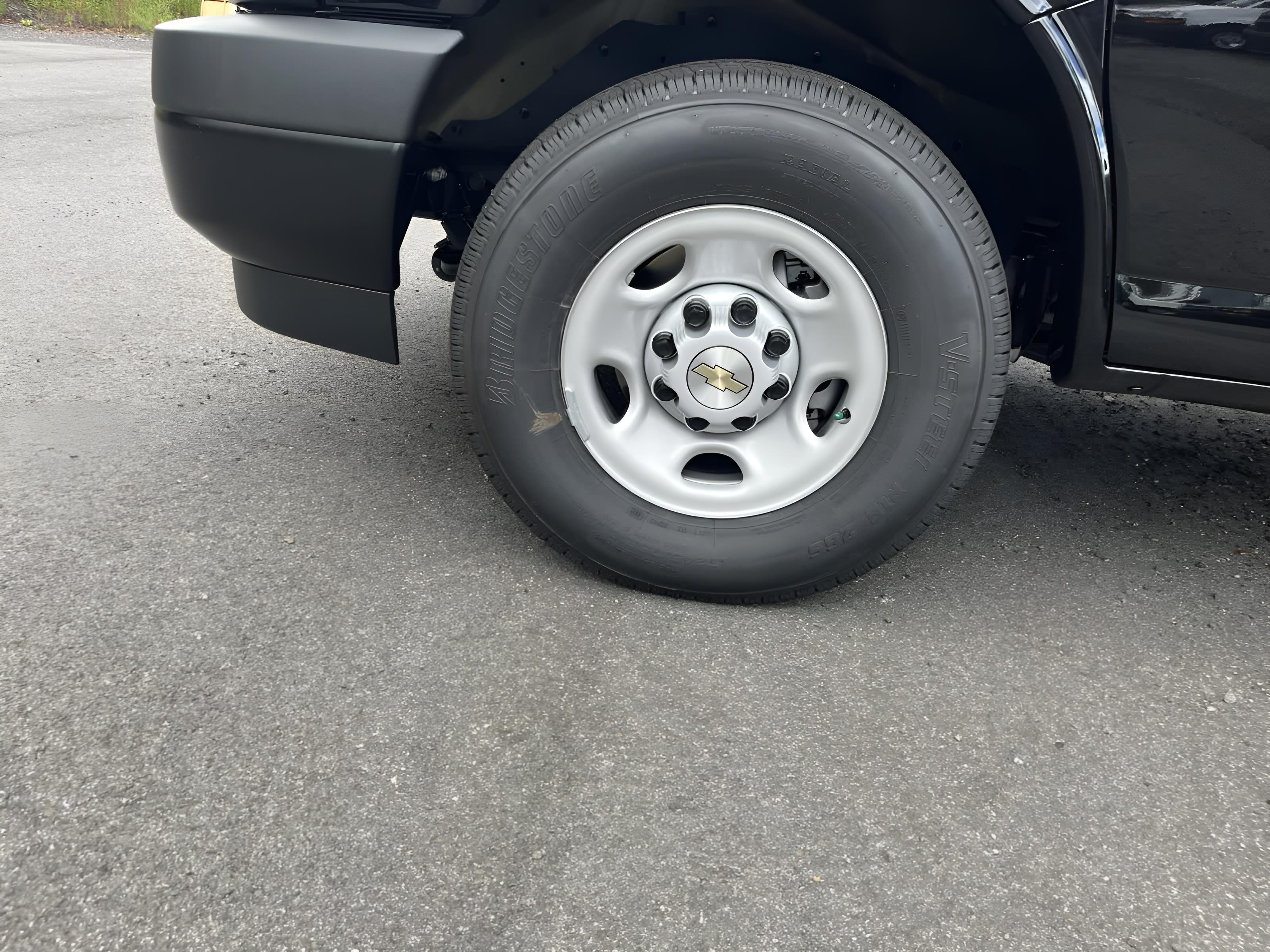 2025 Chevrolet Express Cargo WT