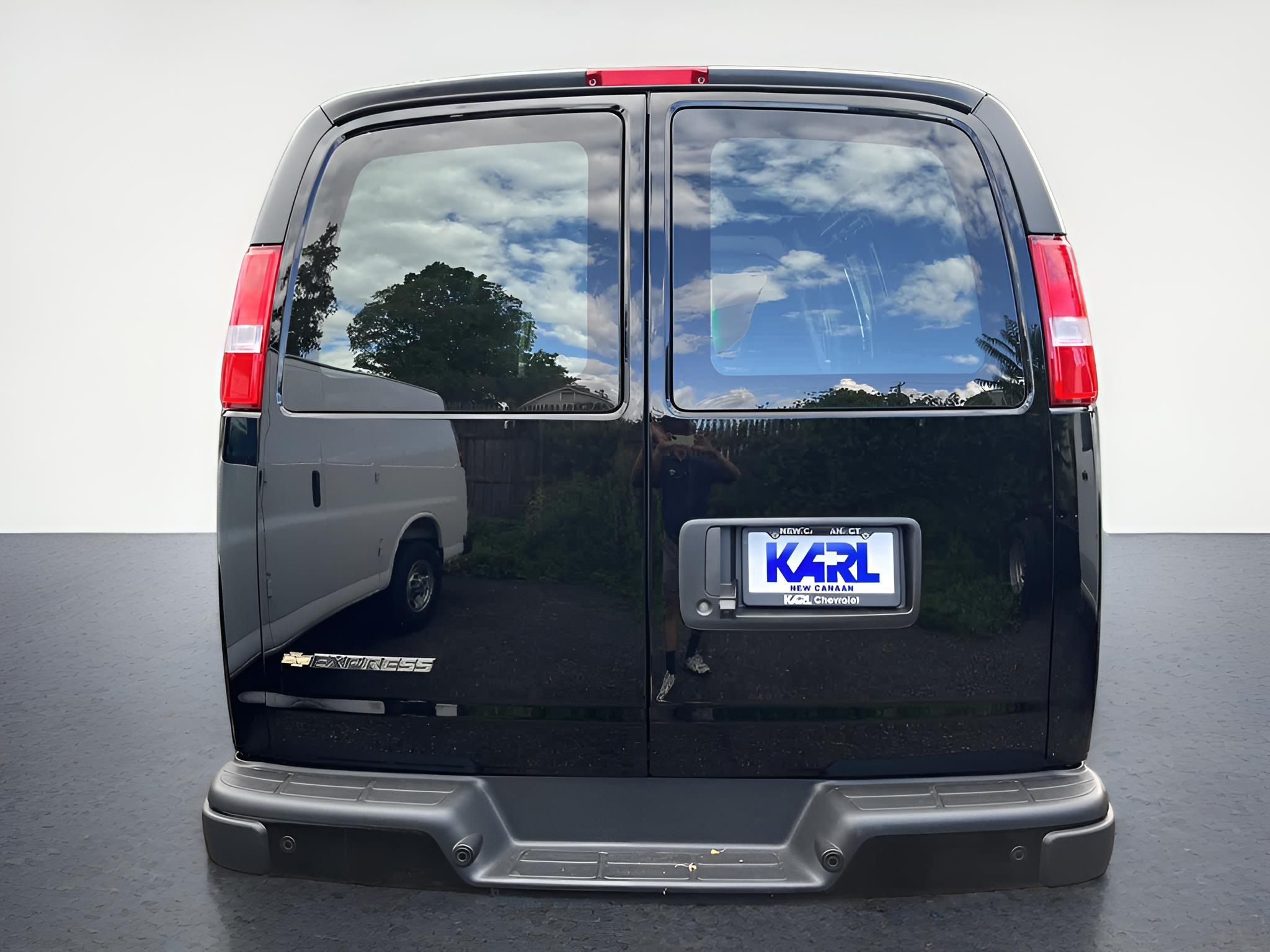 2025 Chevrolet Express Cargo WT