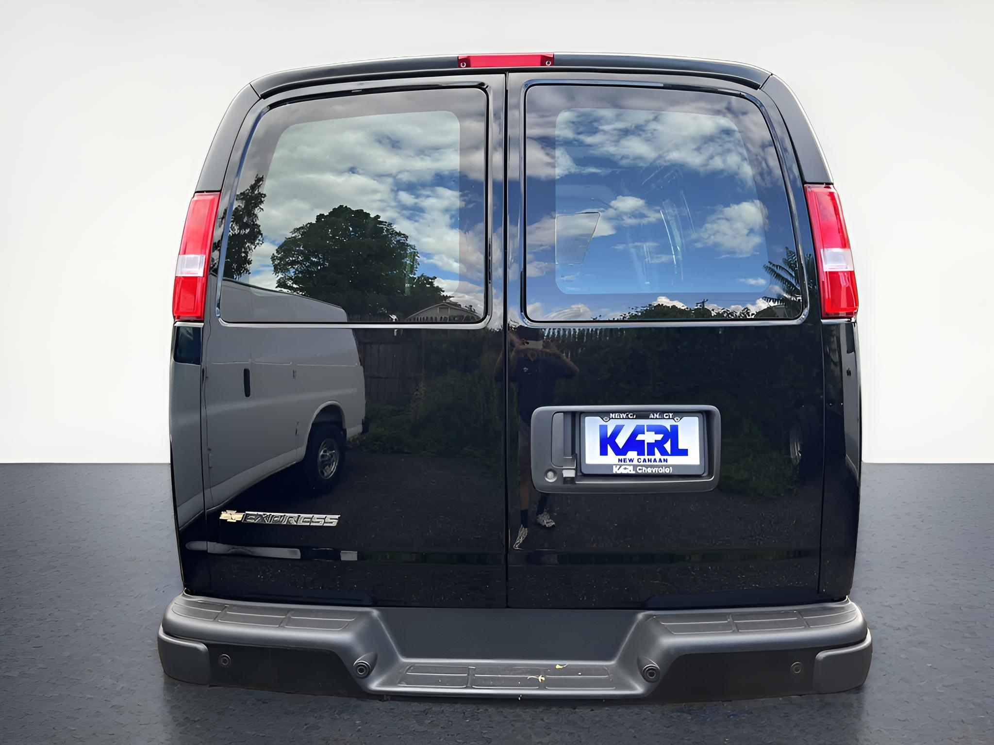 2025 Chevrolet Express Cargo WT