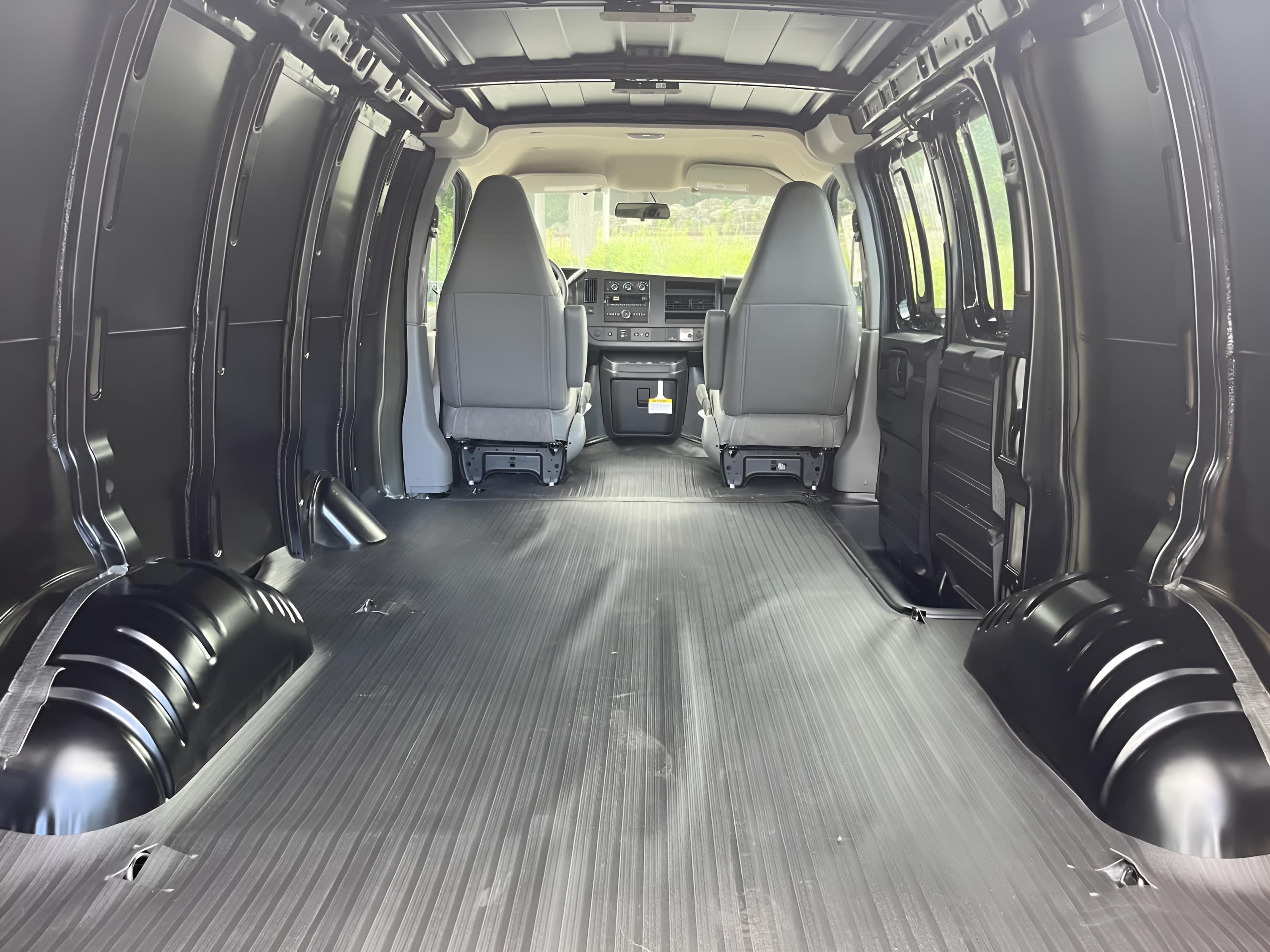 2025 Chevrolet Express Cargo WT