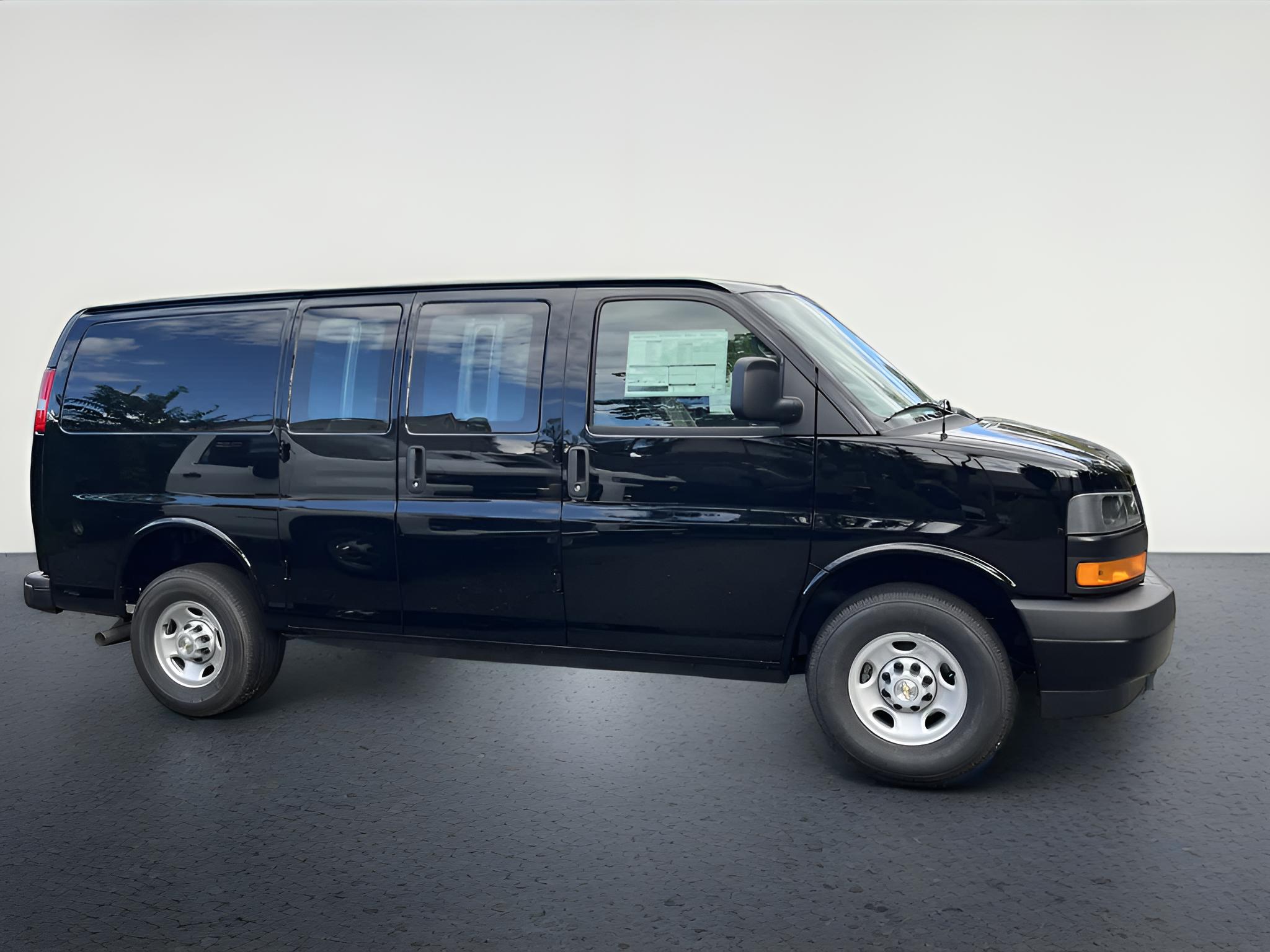 2025 Chevrolet Express Cargo Work Van - Photo 6