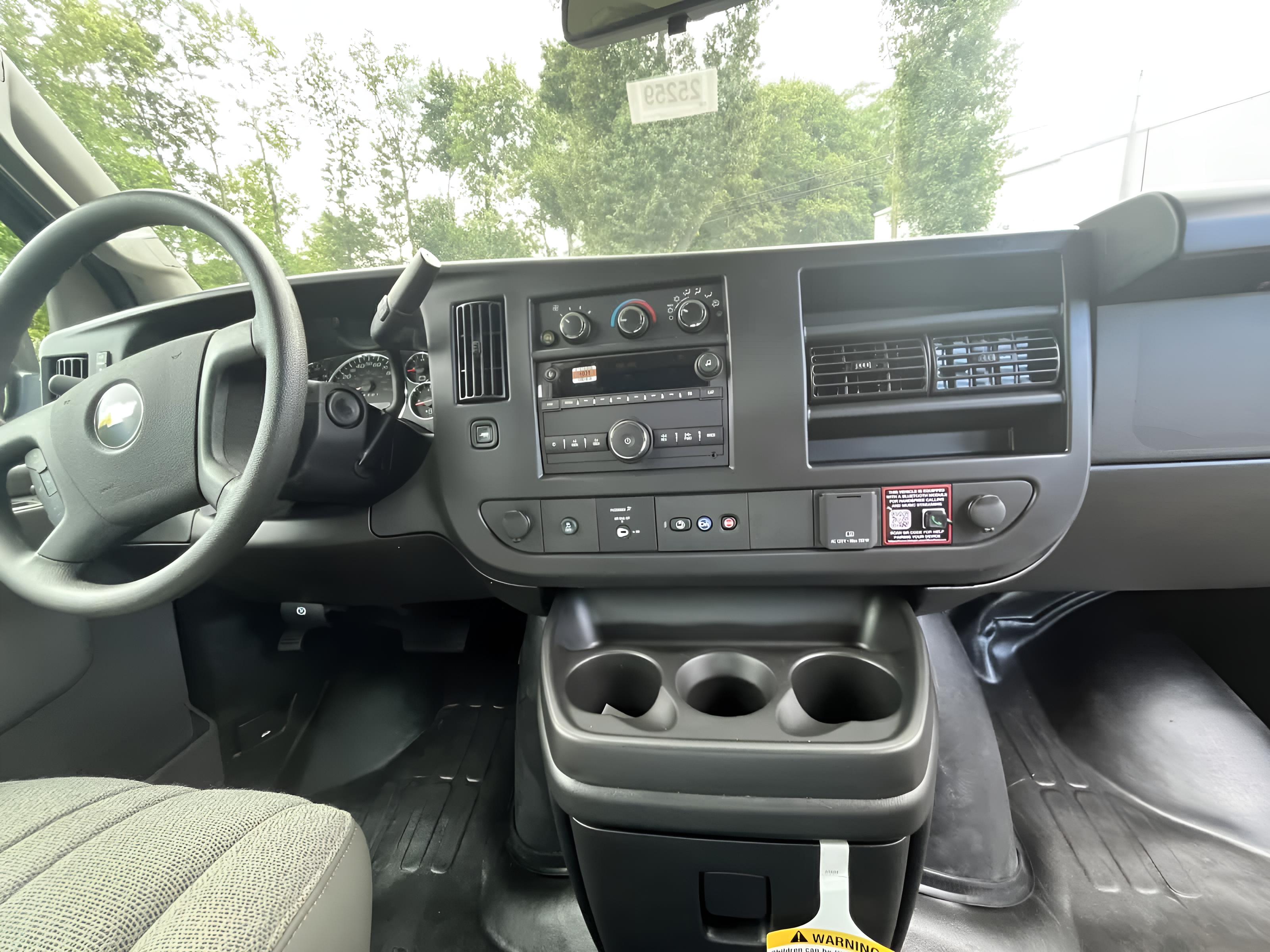 2025 Chevrolet Express Cargo WT