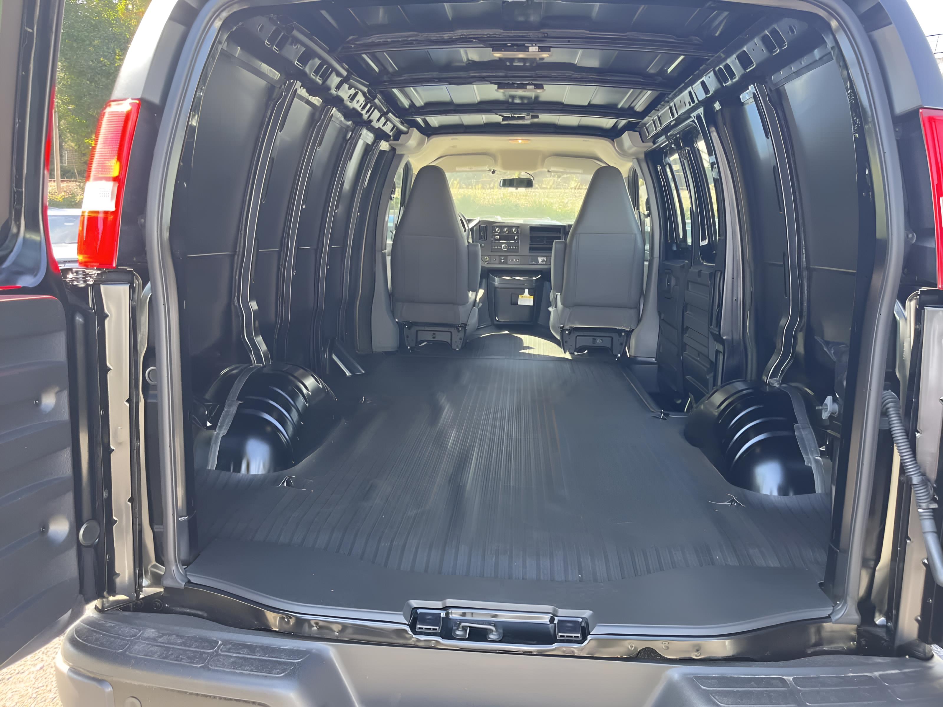 2025 Chevrolet Express Cargo WT