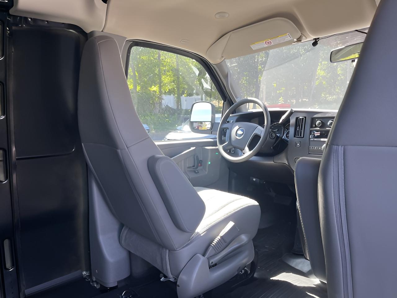 2025 Chevrolet Express Cargo WT