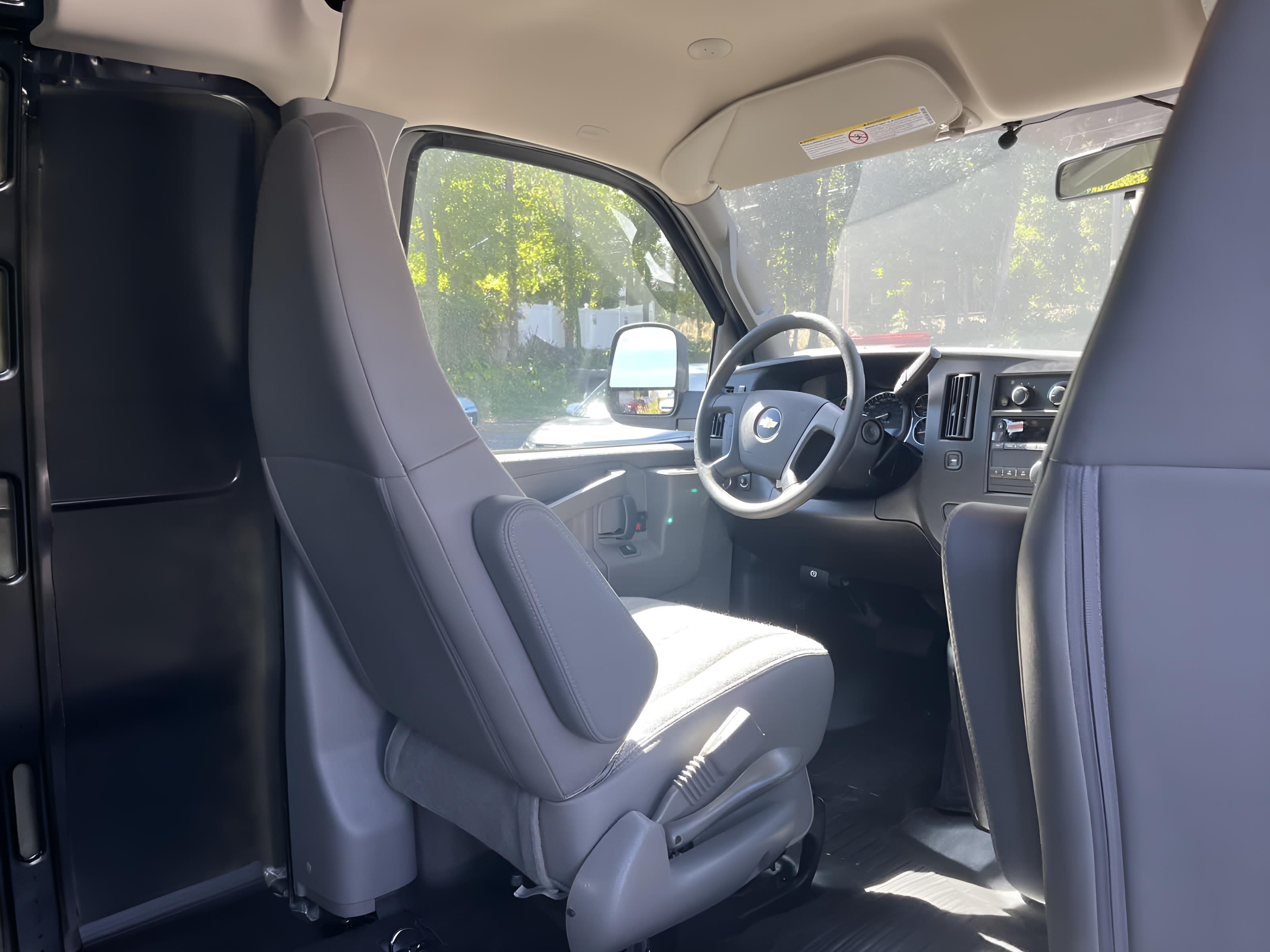 2025 Chevrolet Express Cargo WT