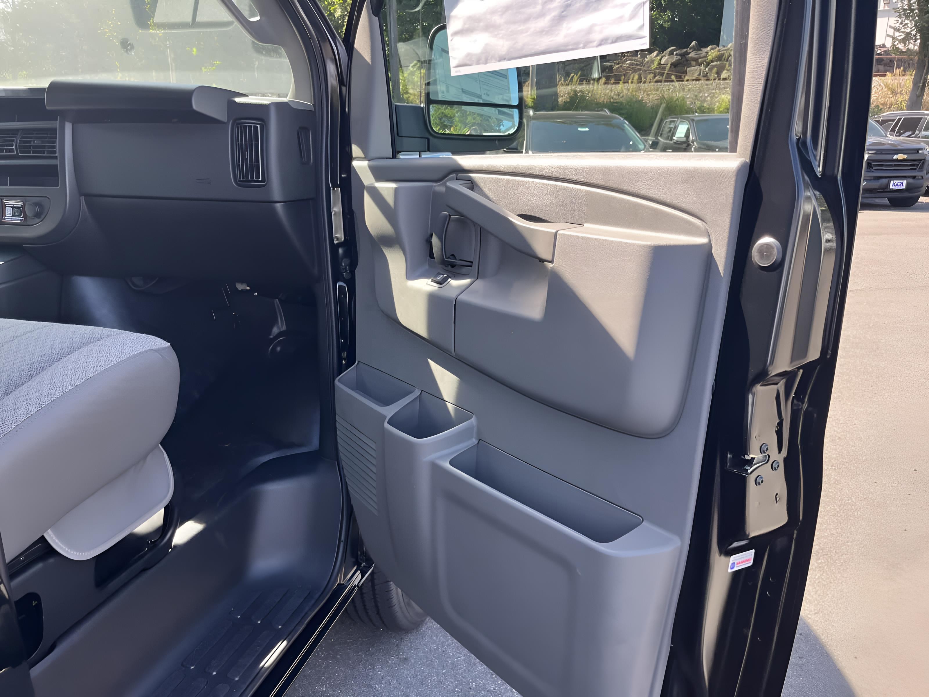 2025 Chevrolet Express Cargo WT