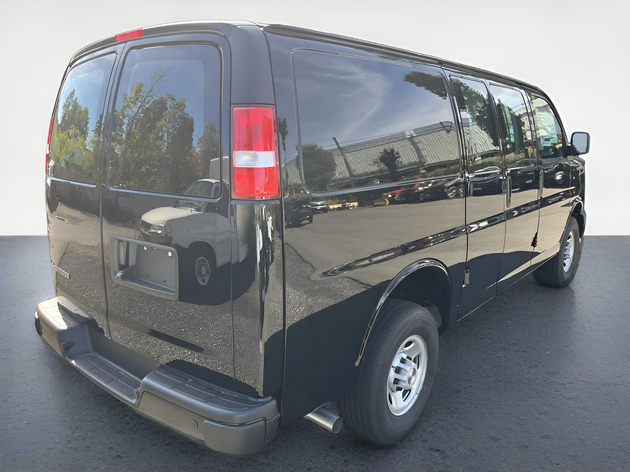 2025 Chevrolet Express Cargo WT