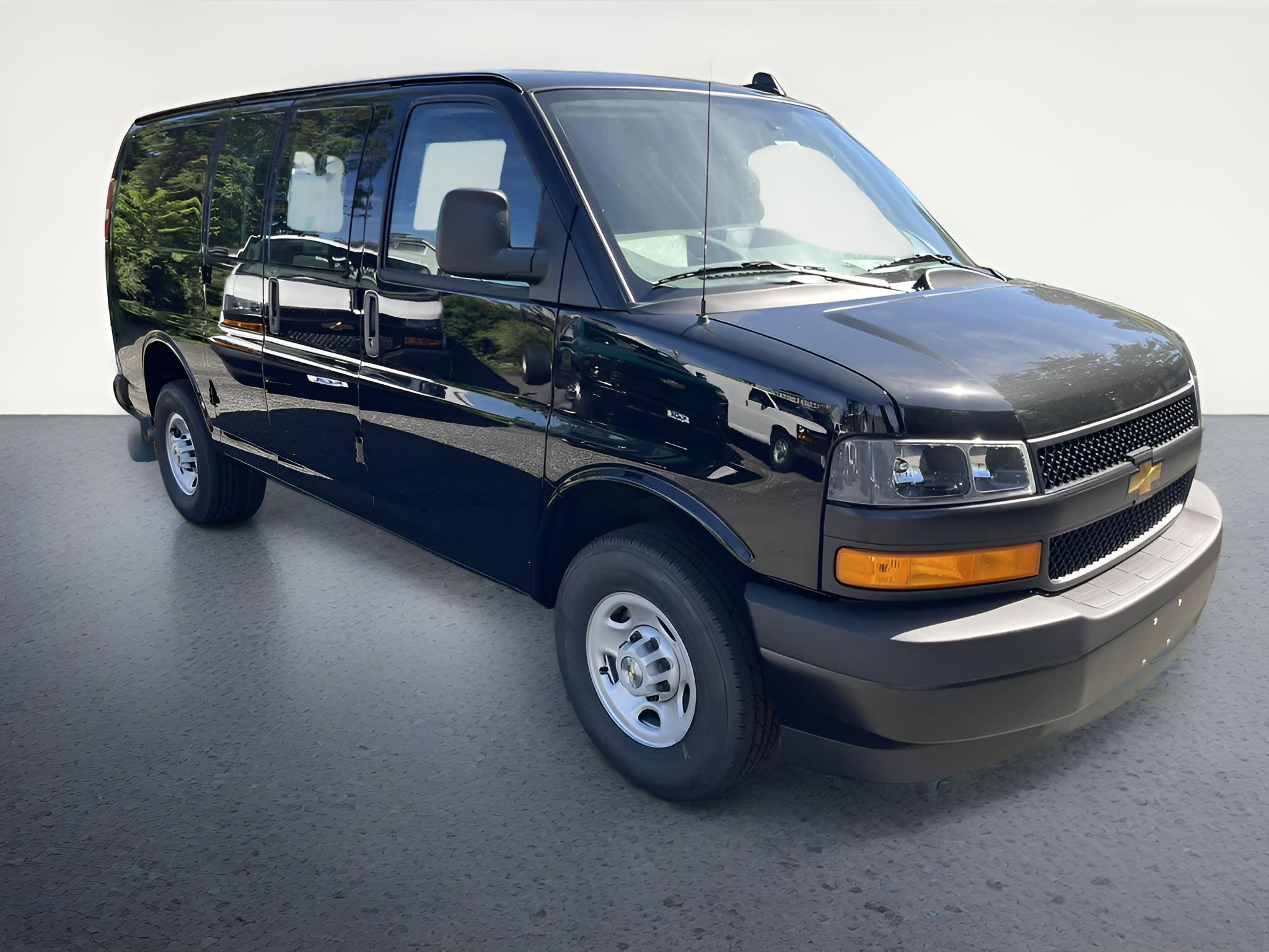 2025 Chevrolet Express Cargo WT