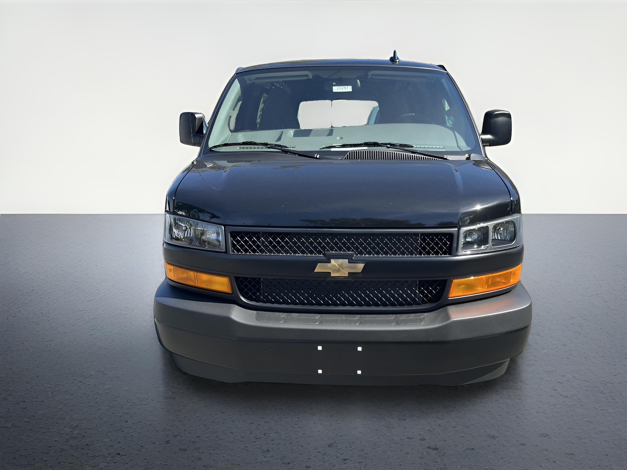 2025 Chevrolet Express Cargo WT