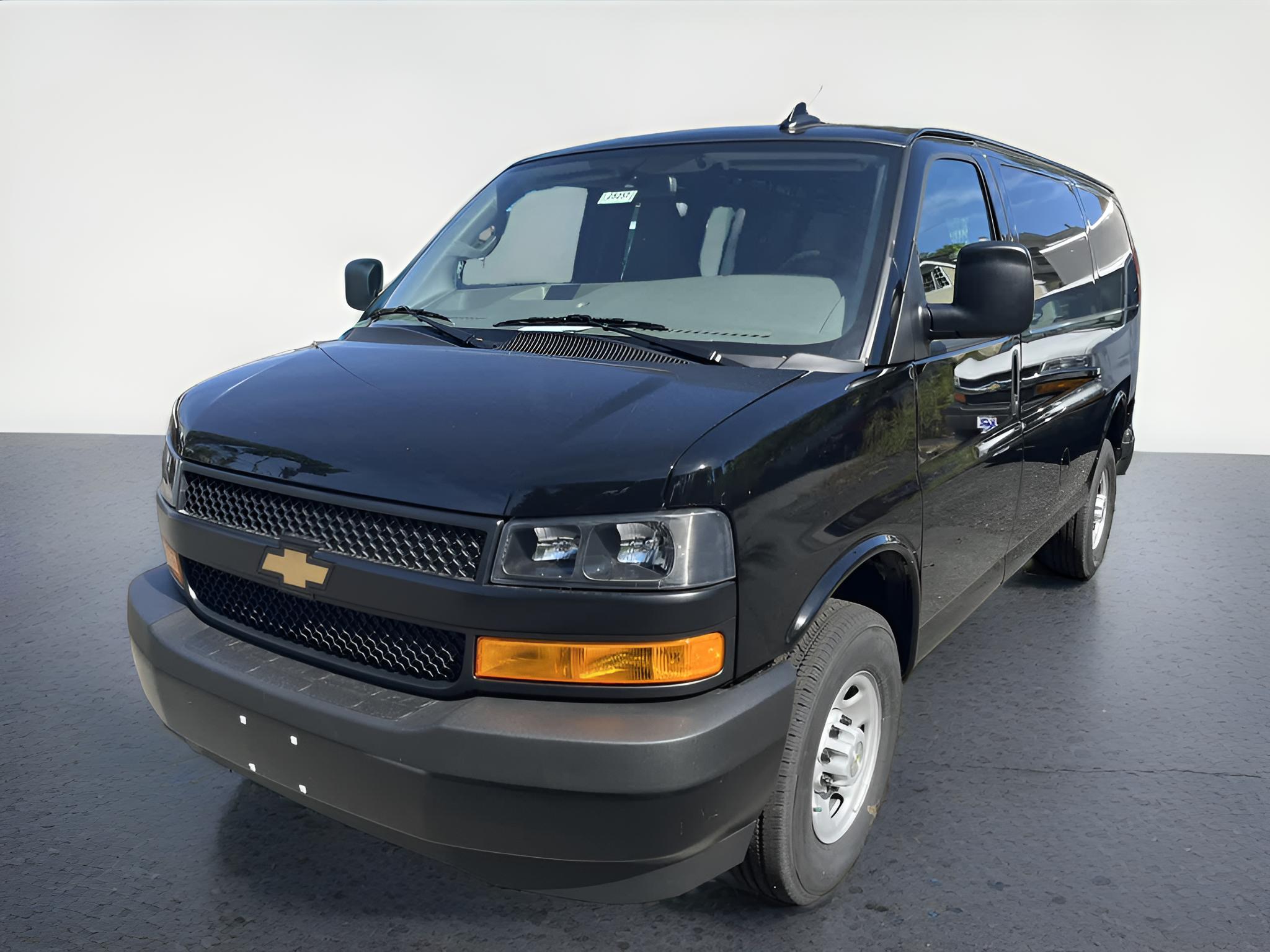 2025 Chevrolet Express Cargo WT