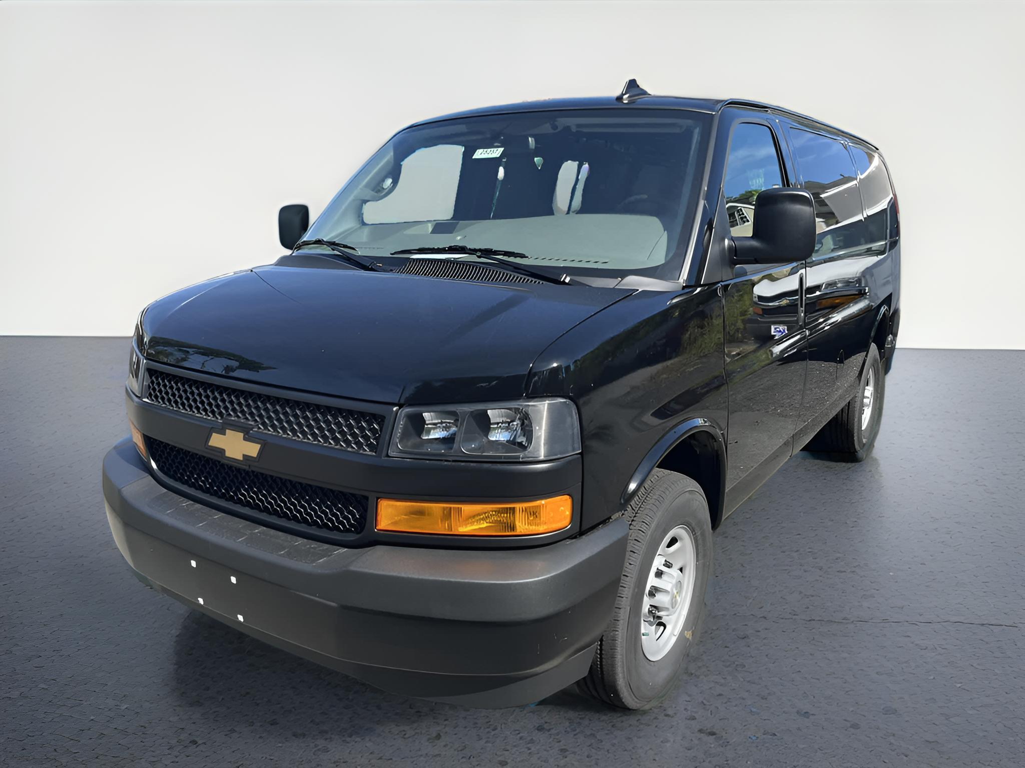 2025 Chevrolet Express Cargo WT