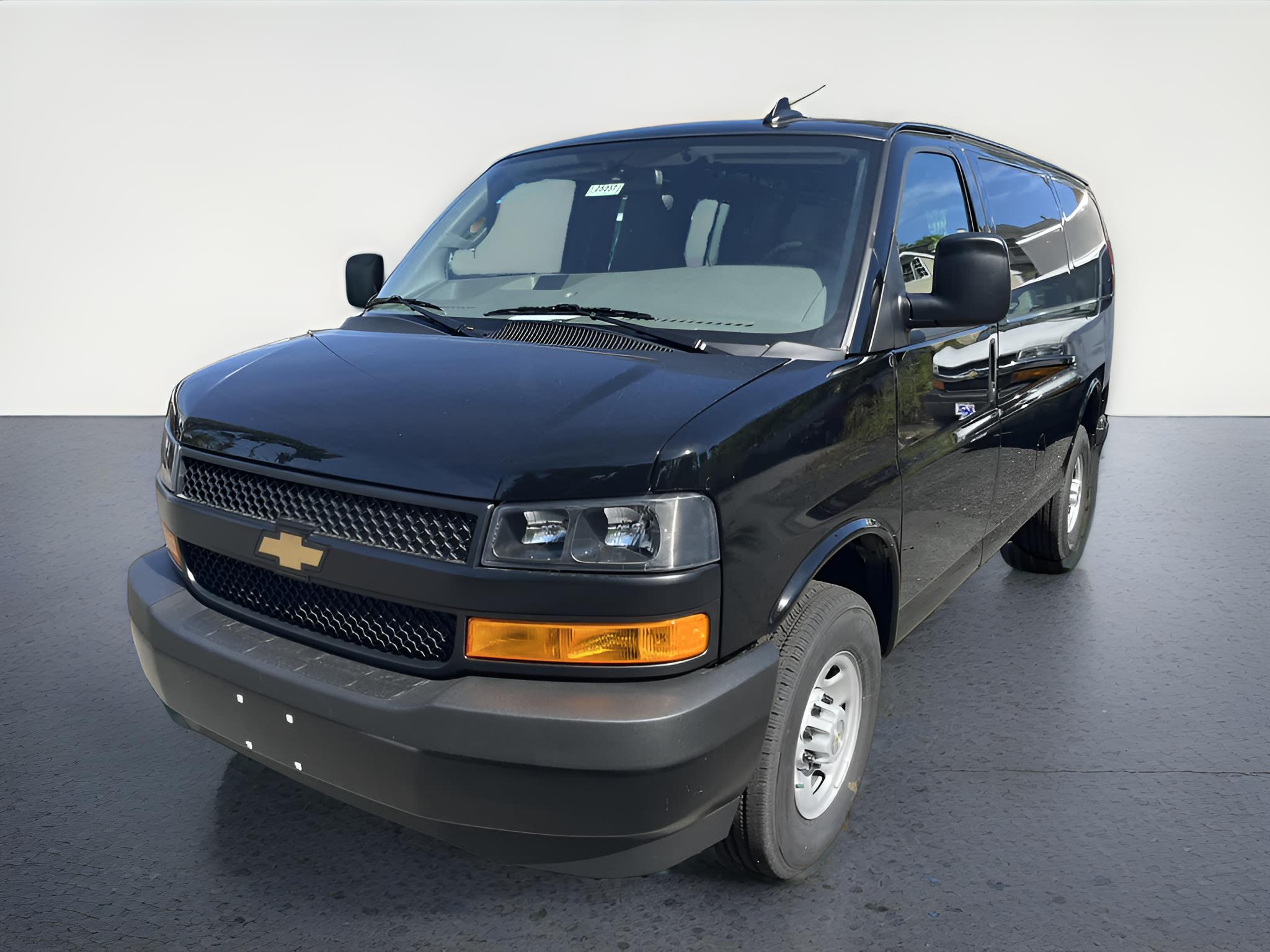 2025 Chevrolet Express Cargo WT