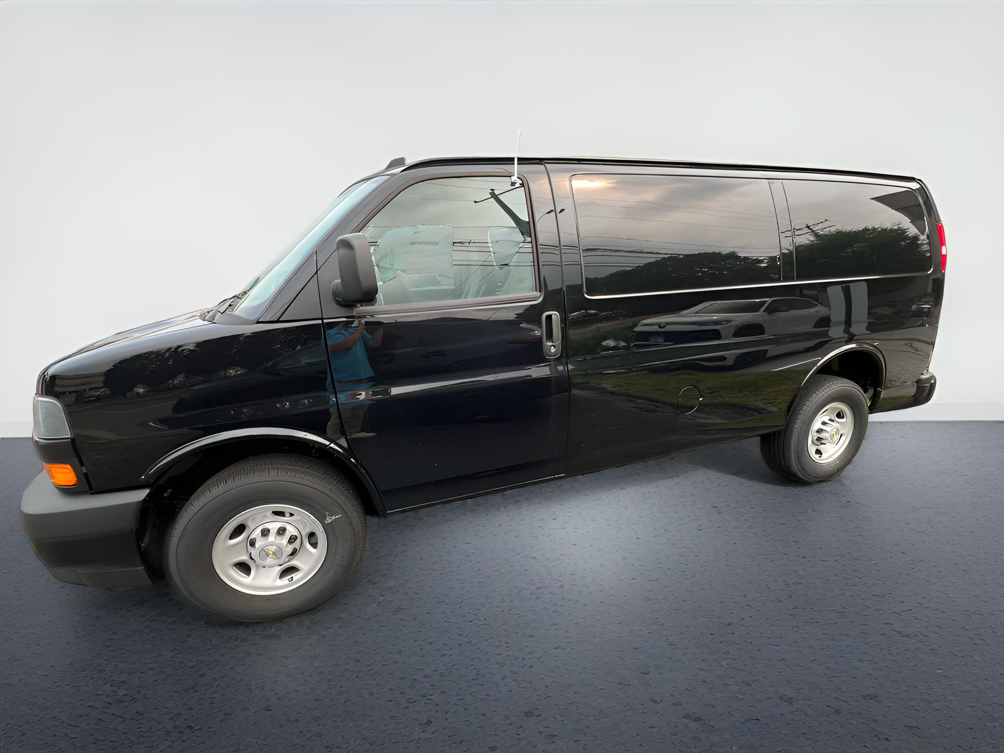 2025 Chevrolet Express Cargo WT