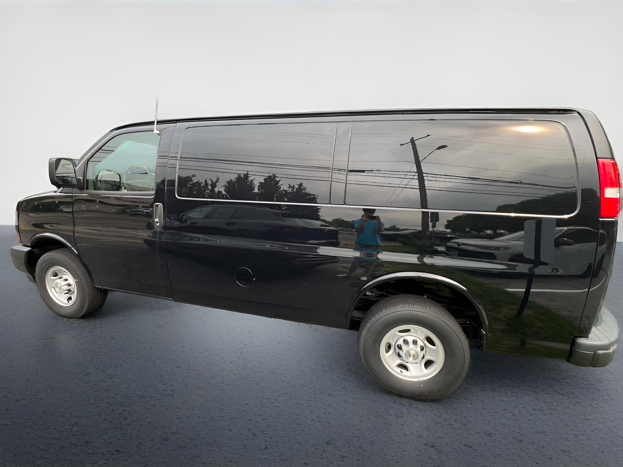 2025 Chevrolet Express Cargo WT