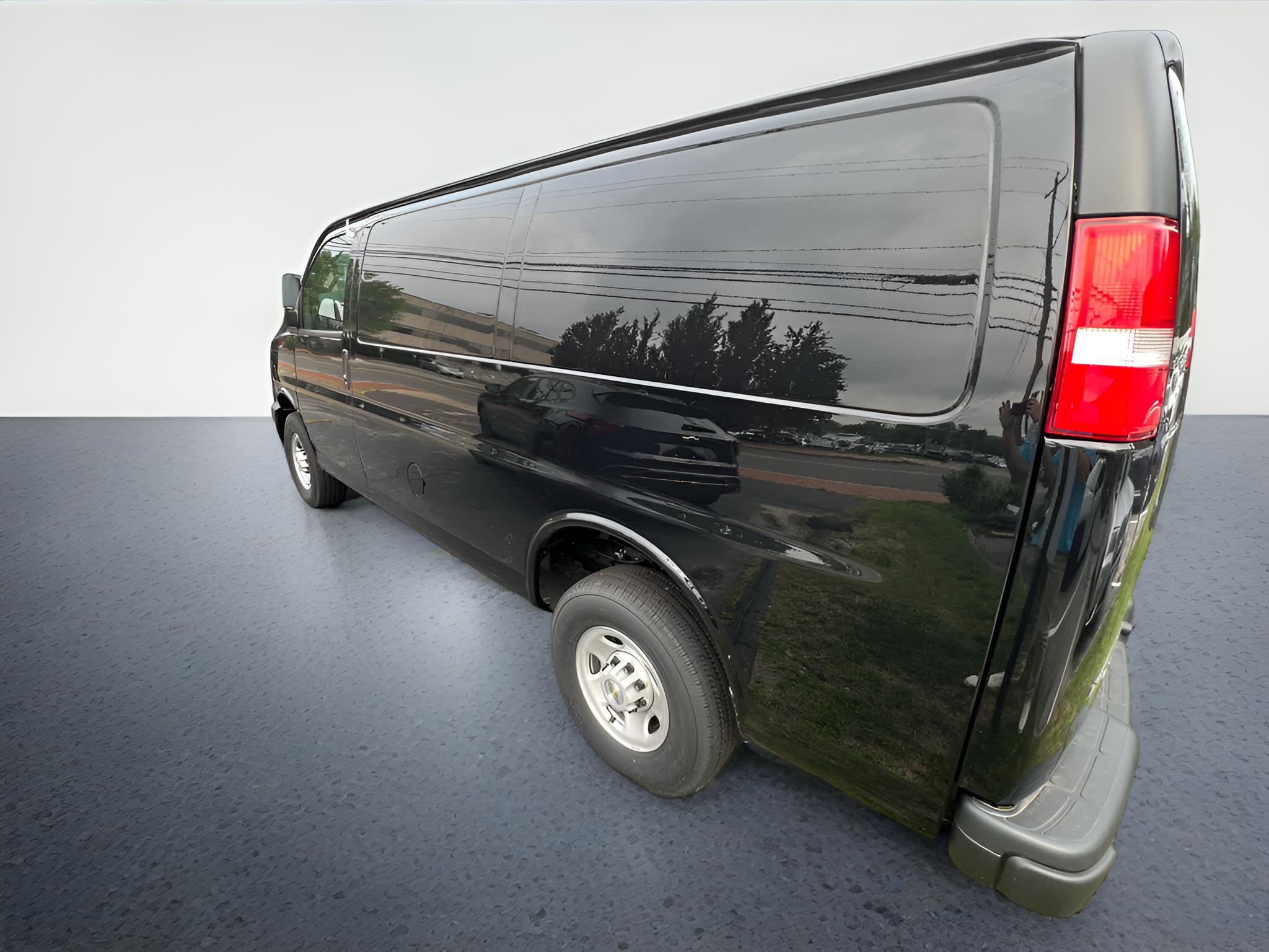 2025 Chevrolet Express Cargo WT