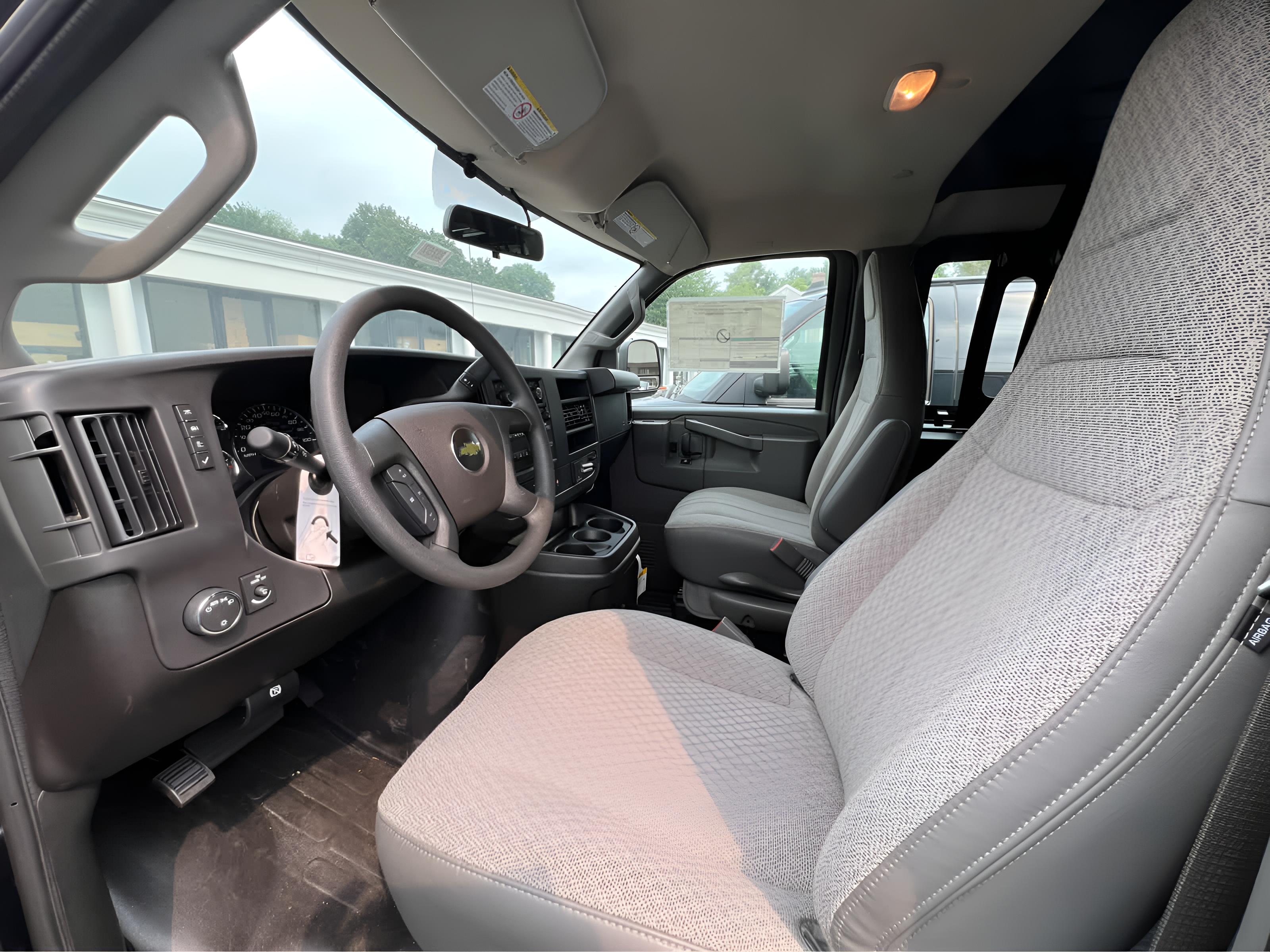 2025 Chevrolet Express Cargo WT