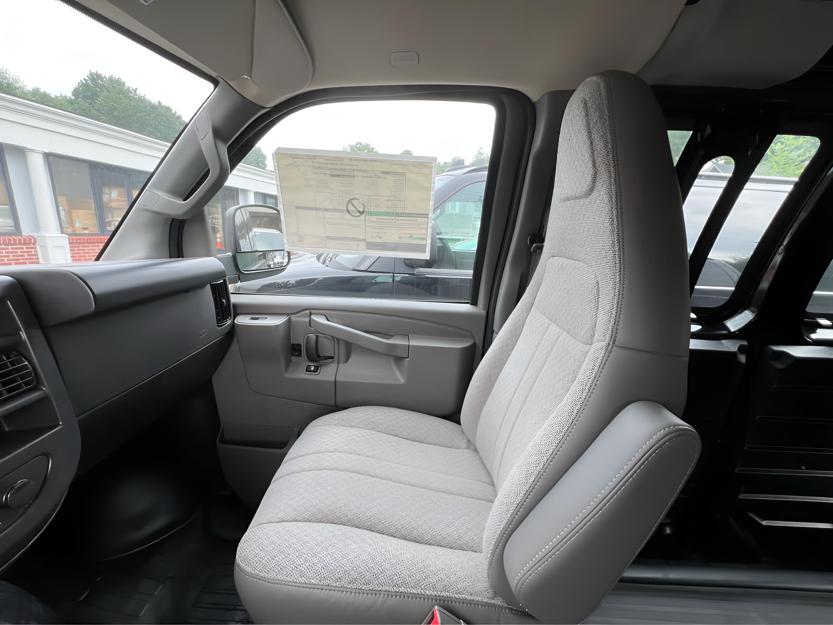 2025 Chevrolet Express Cargo WT