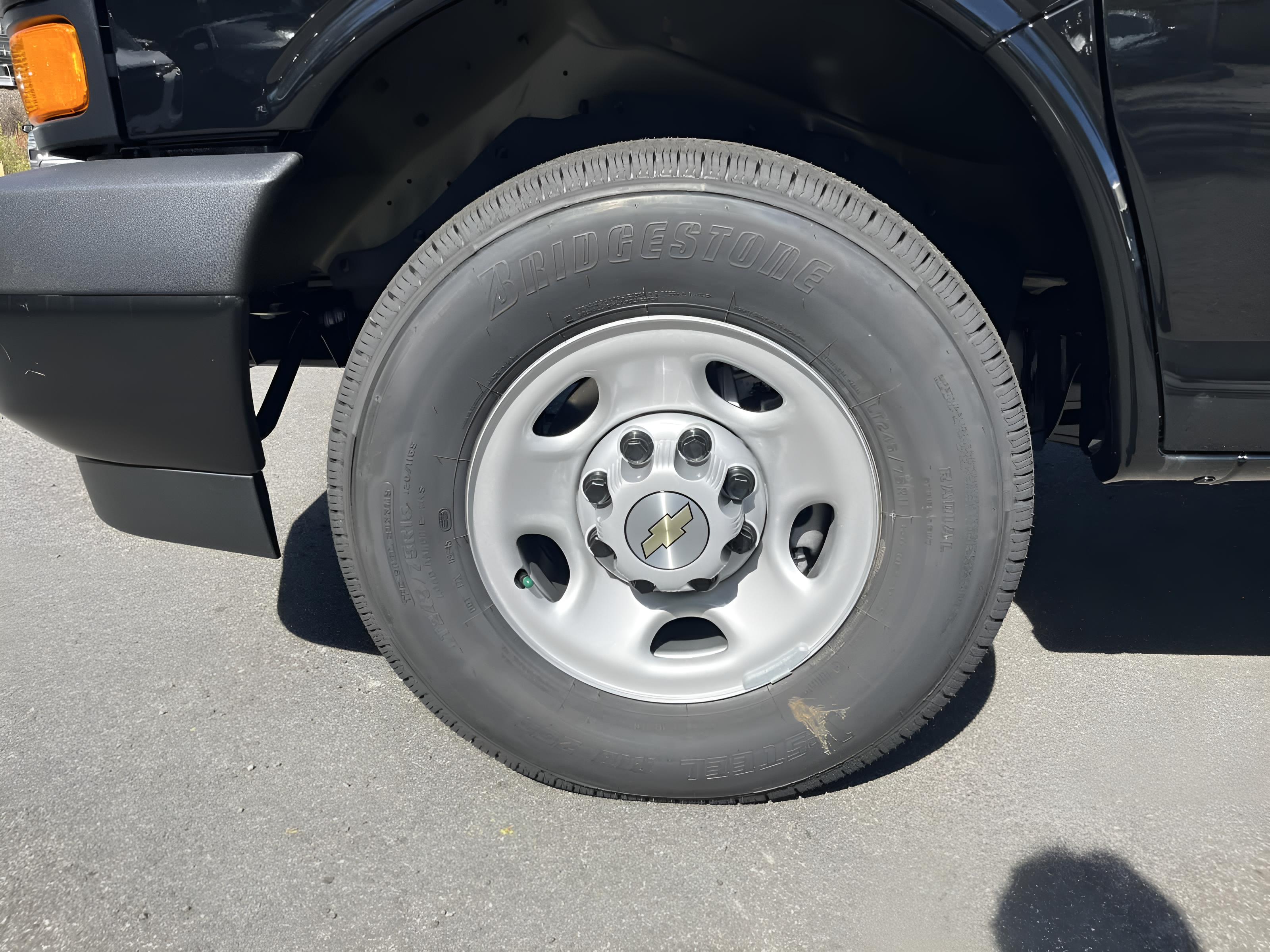 2025 Chevrolet Express Cargo WT