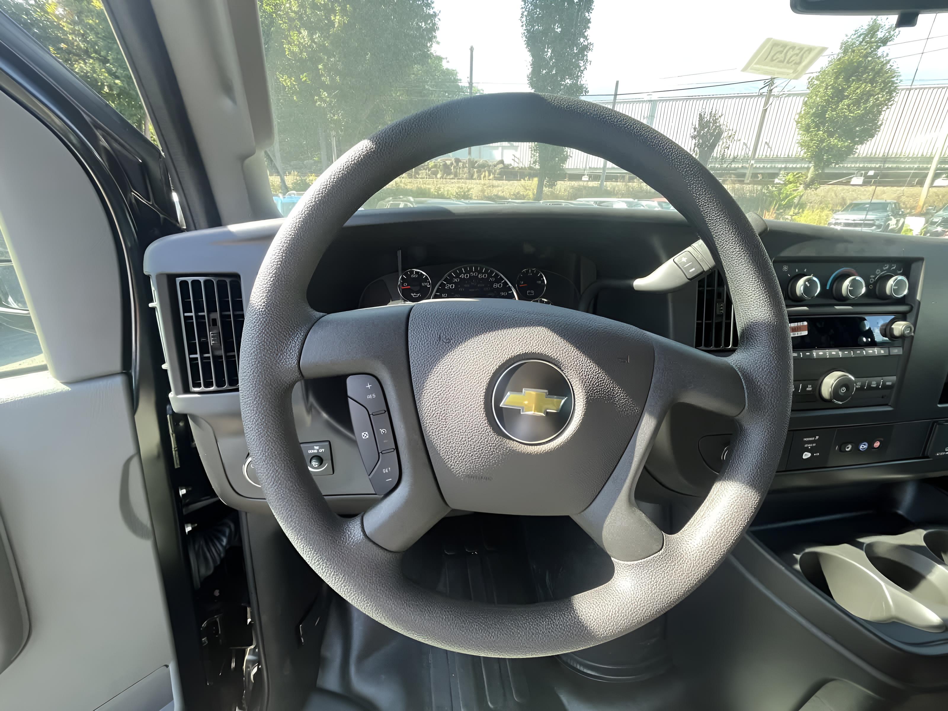 2025 Chevrolet Express Cargo WT
