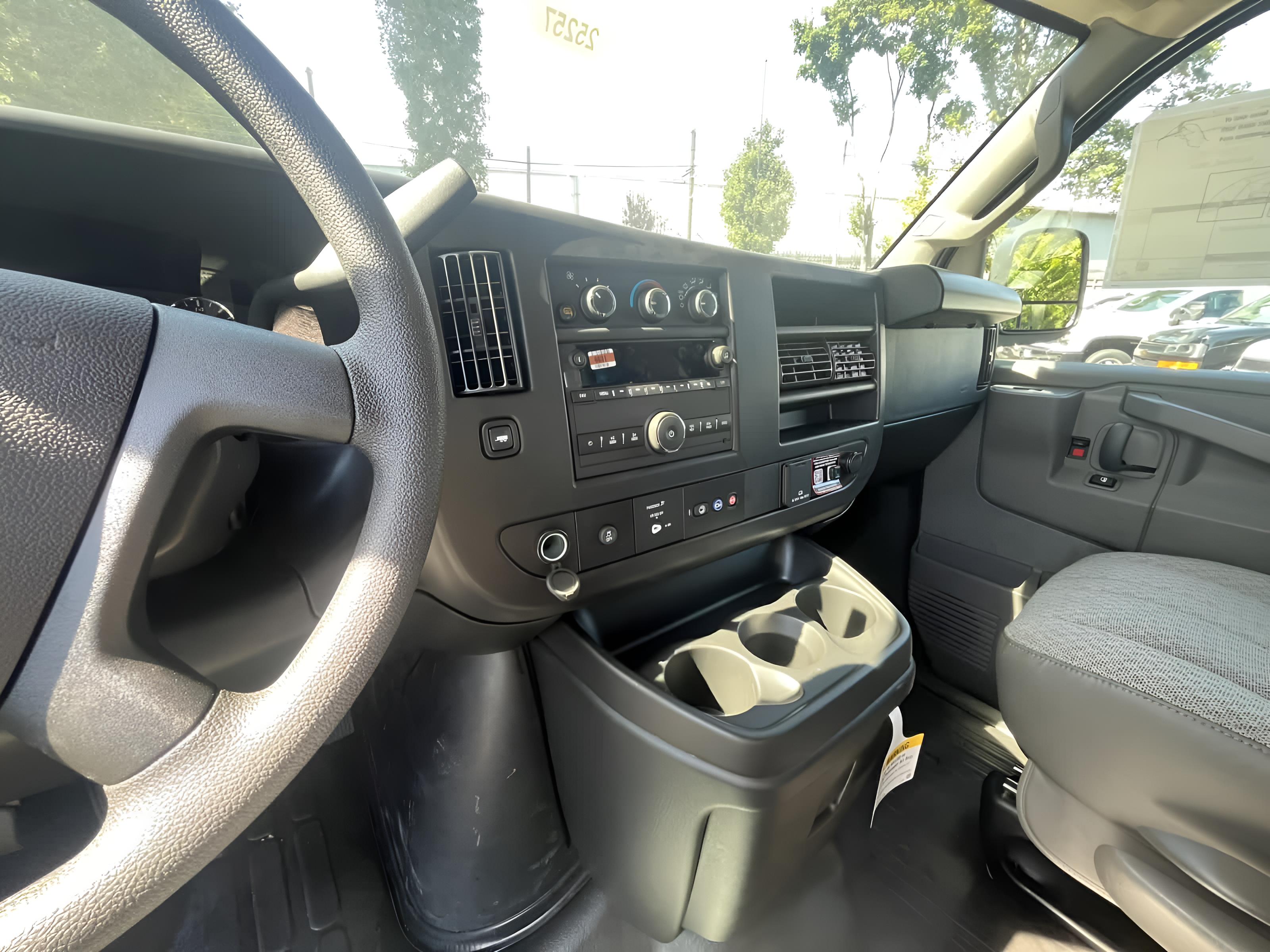 2025 Chevrolet Express Cargo WT