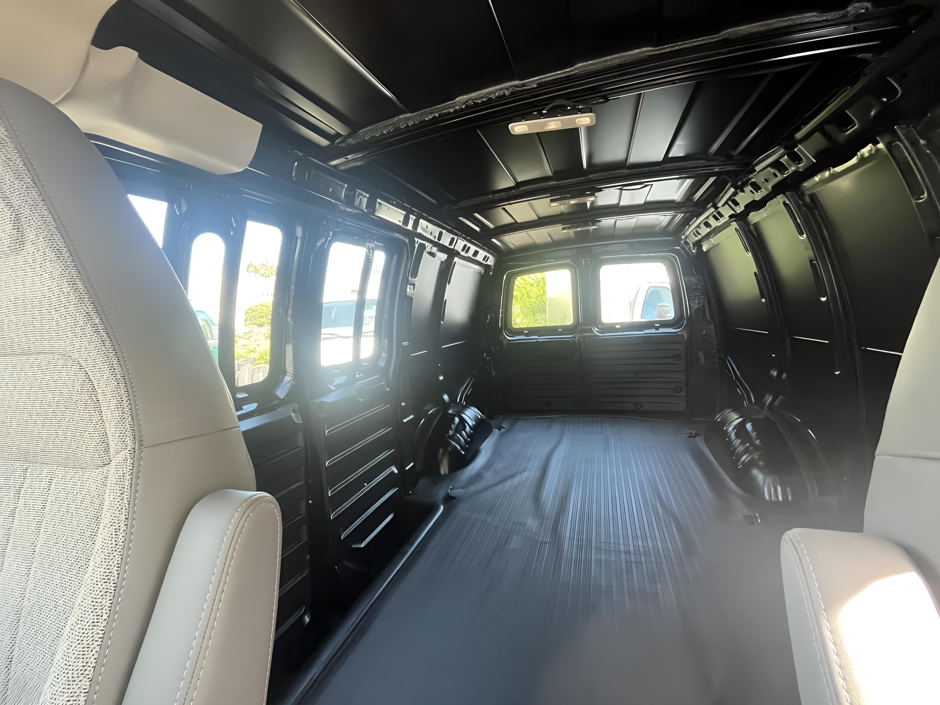 2025 Chevrolet Express Cargo WT