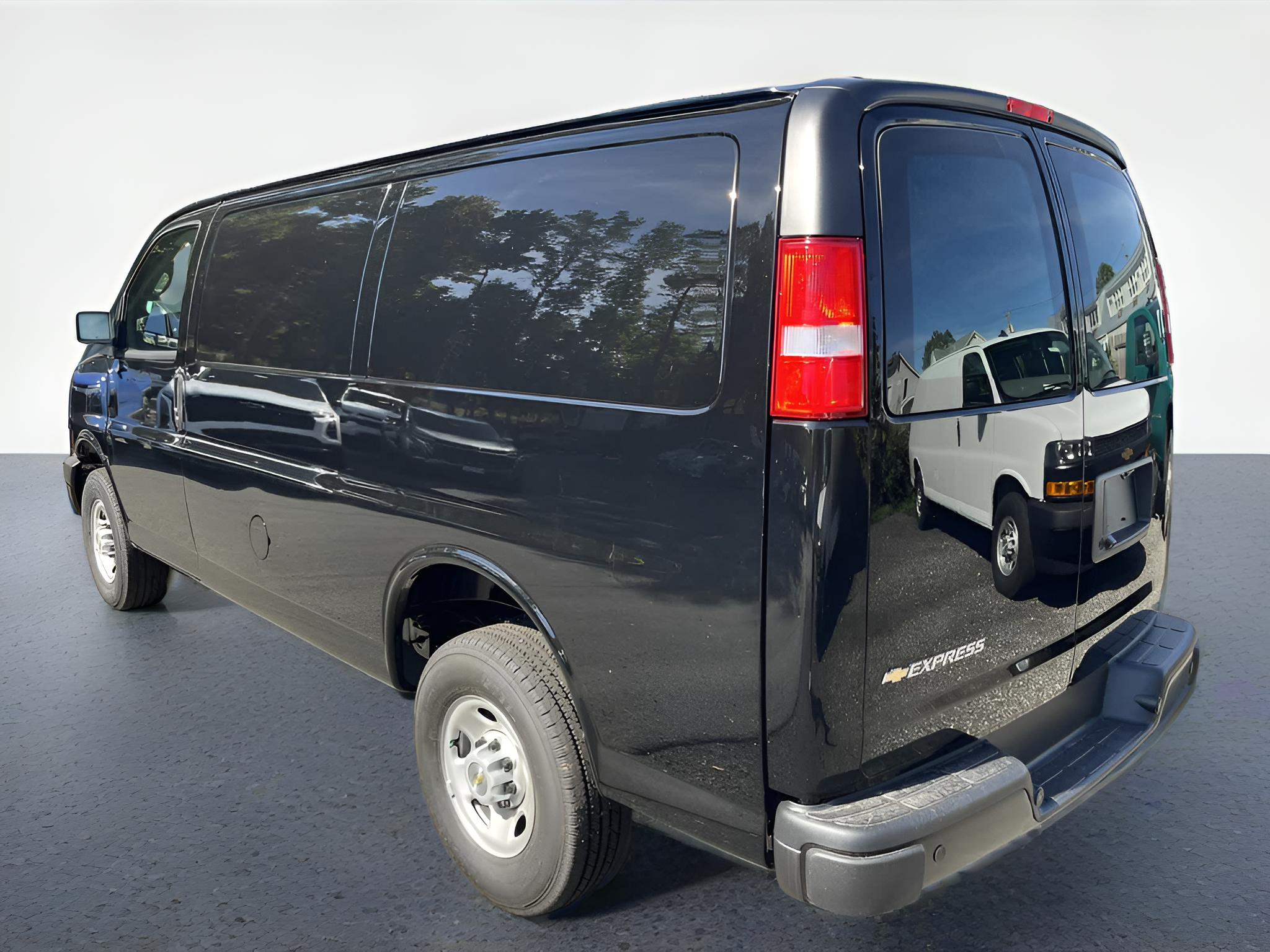 2025 Chevrolet Express Cargo WT