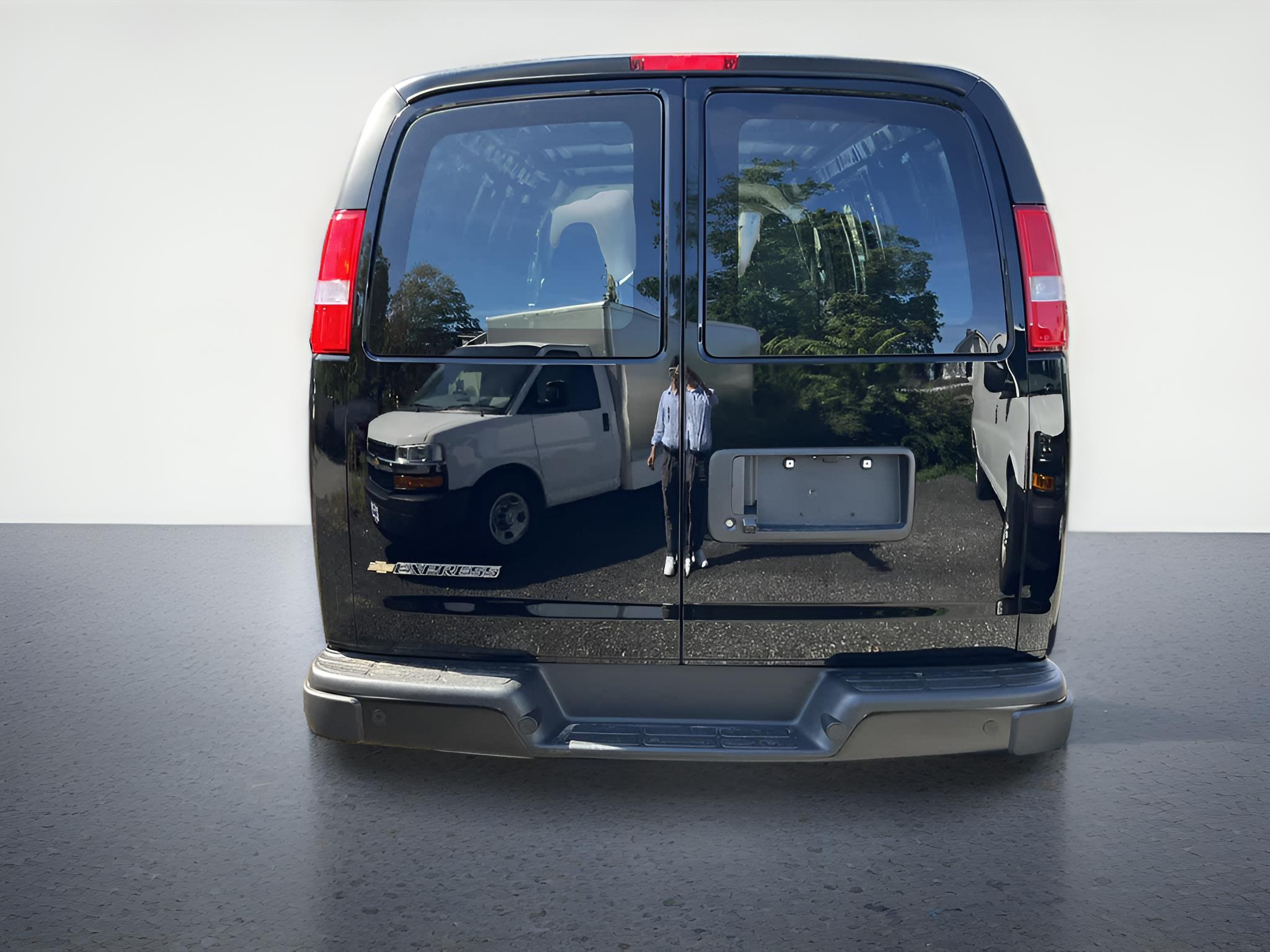 2025 Chevrolet Express Cargo WT