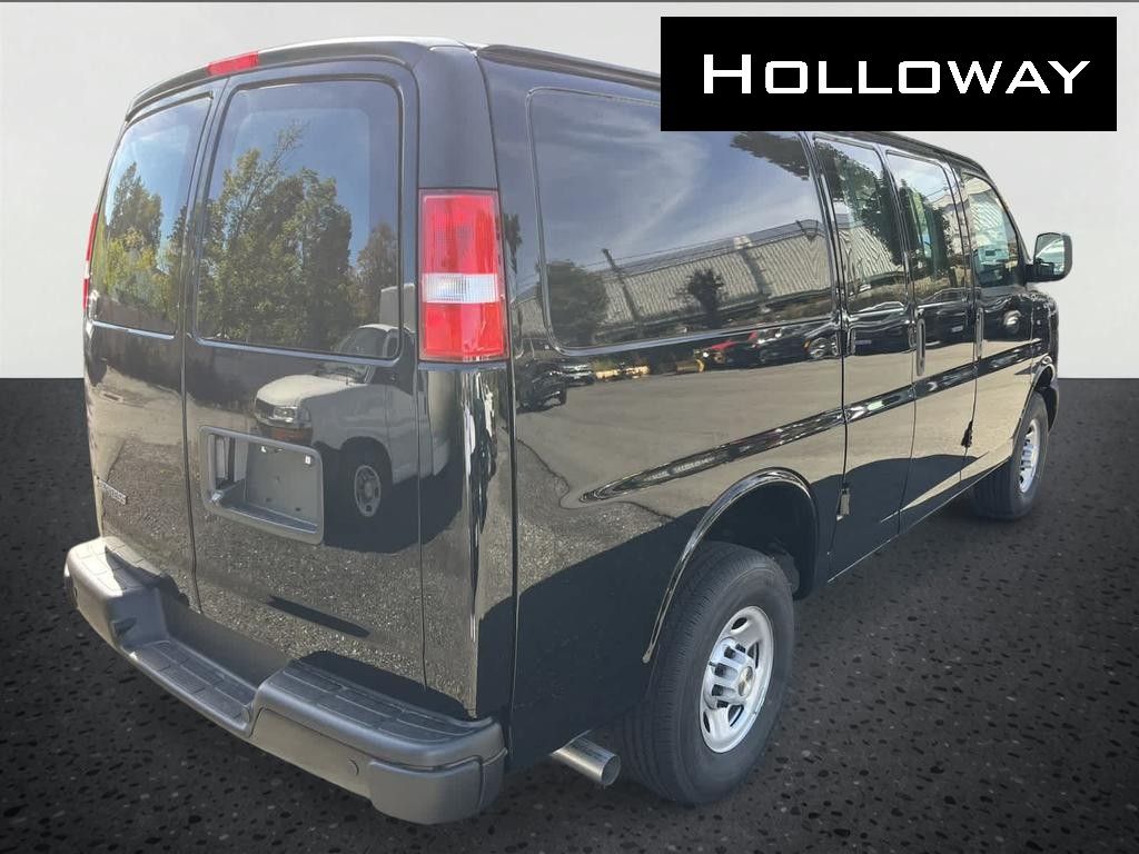 2025 Chevrolet Express Cargo WT