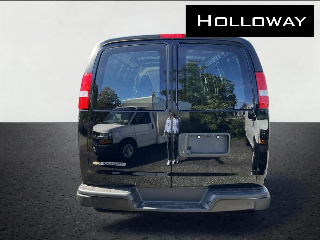 2025 Chevrolet Express Cargo WT